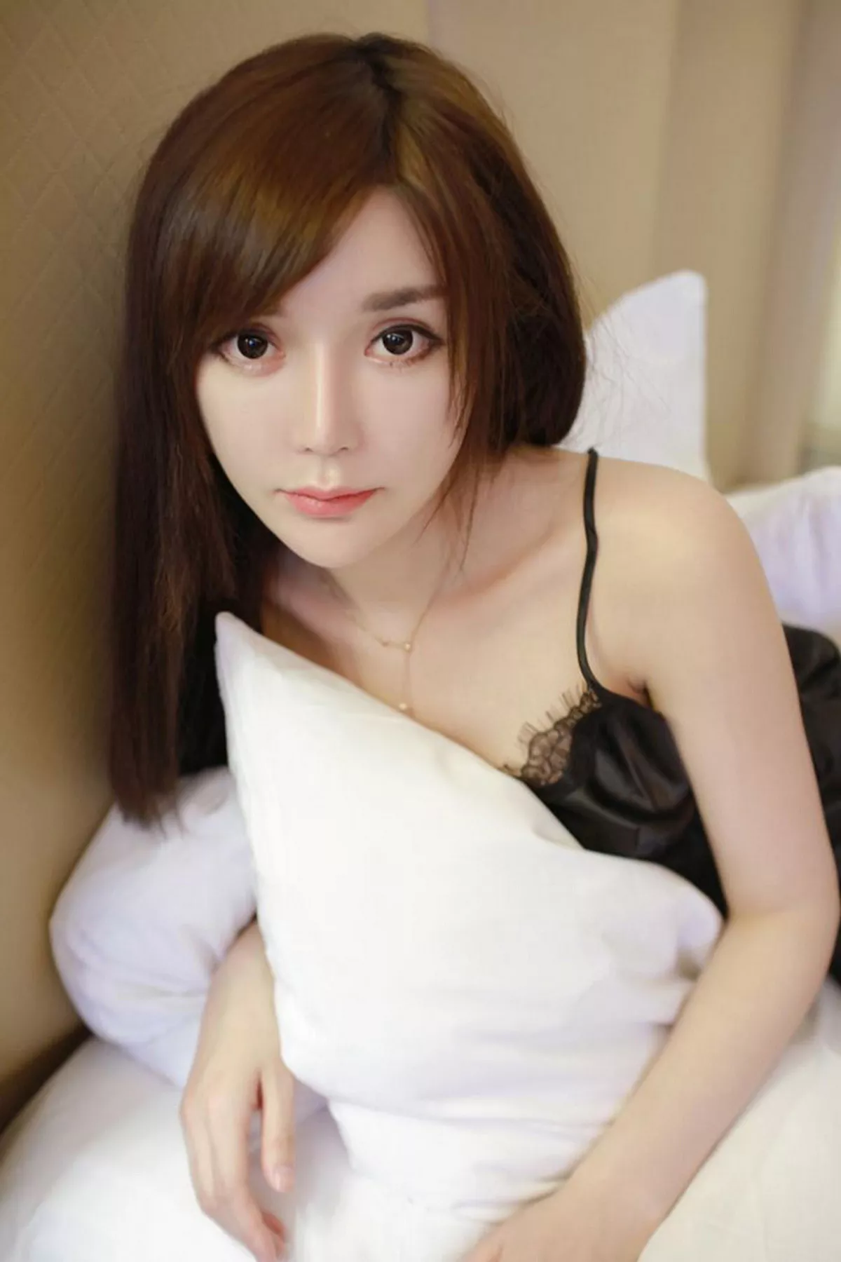 秀人集.com_[MFStar模范学院]Vol.068_美颜嫩模韩子萱黑色蕾丝睡裙露美乳私房诱惑写真50P