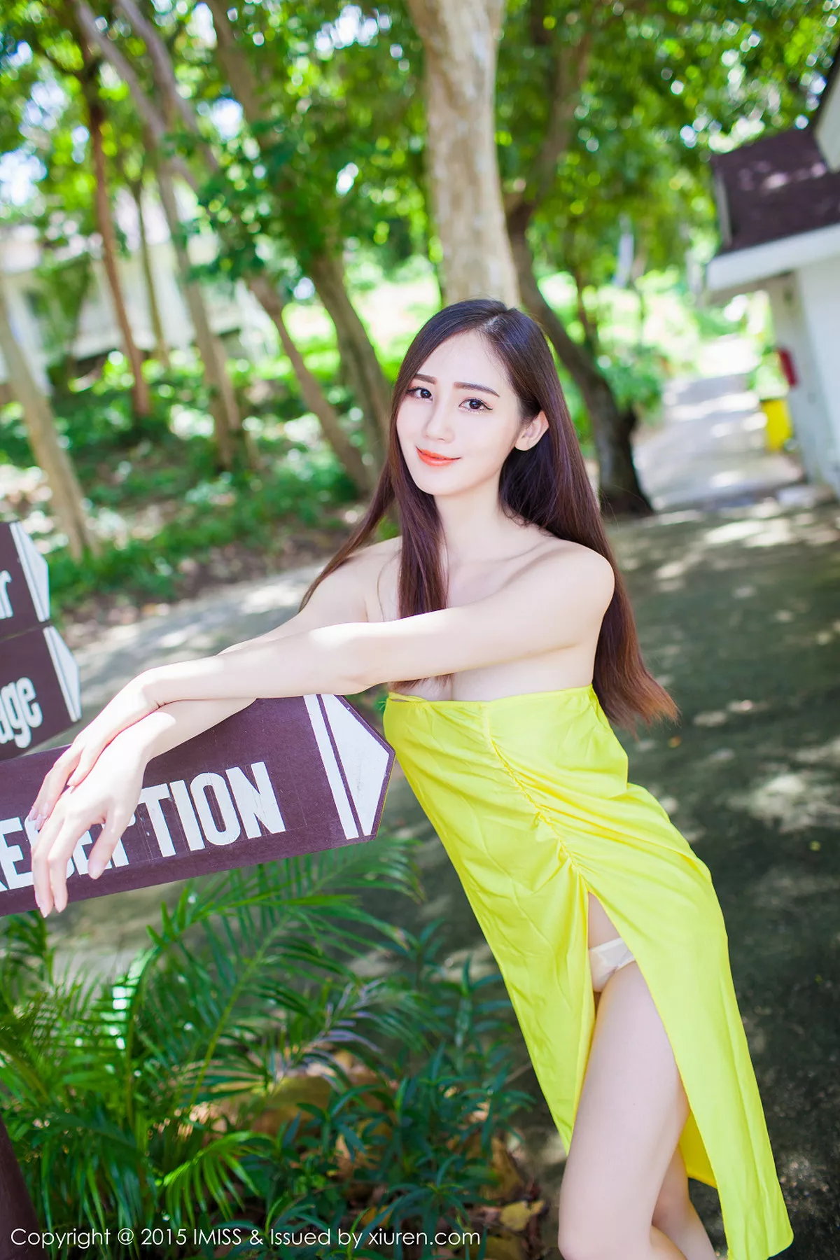 秀人集.com_[IMISS爱蜜社]Vol.041_嫩模SISY思普吉岛旅拍低胸上衣秀美乳高挑迷人写真61P