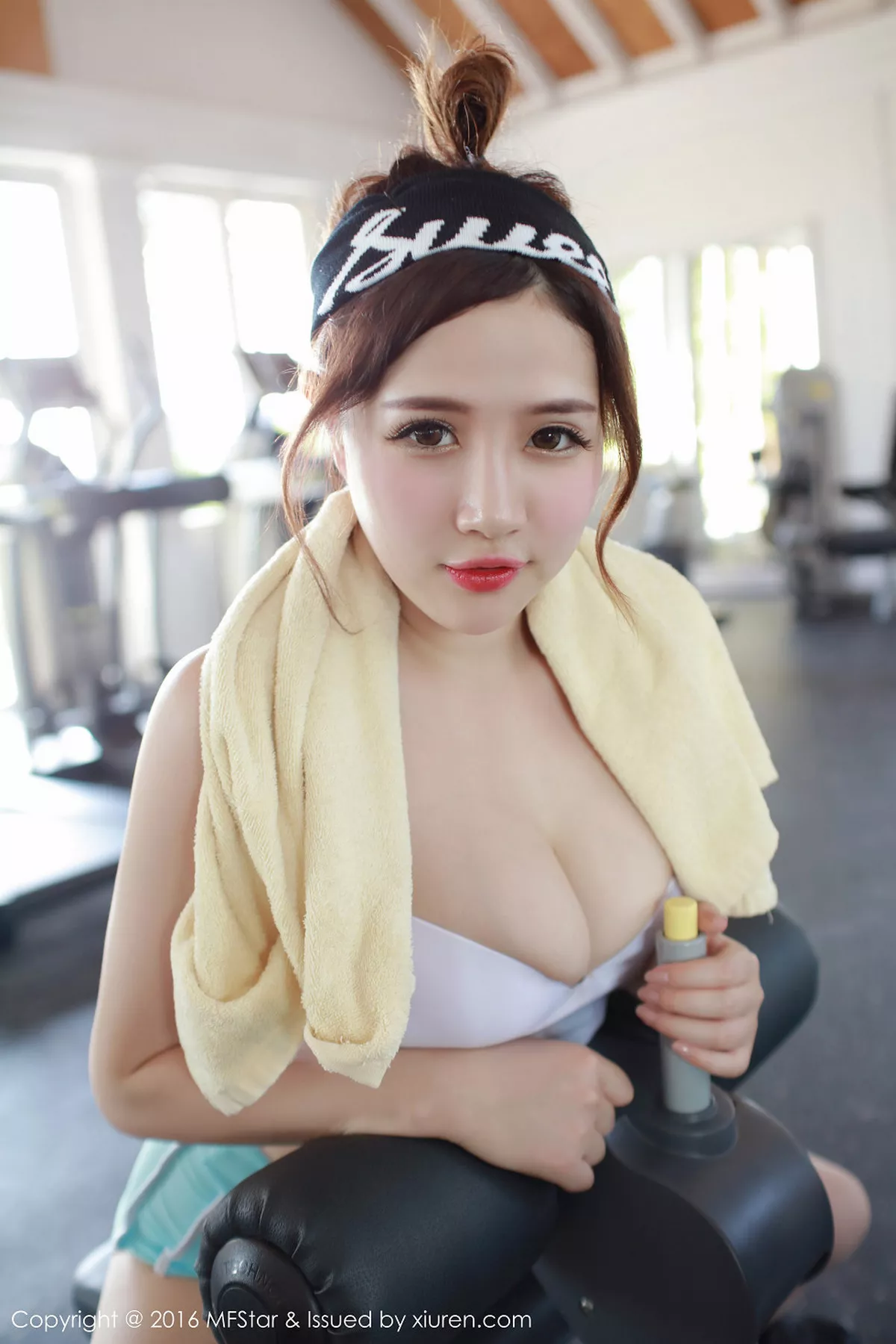 秀人集.com_[MFStar模范学院]Vol.056_嫩模徐cake马尔代夫旅拍运动风内衣秀白嫩豪乳写真52P