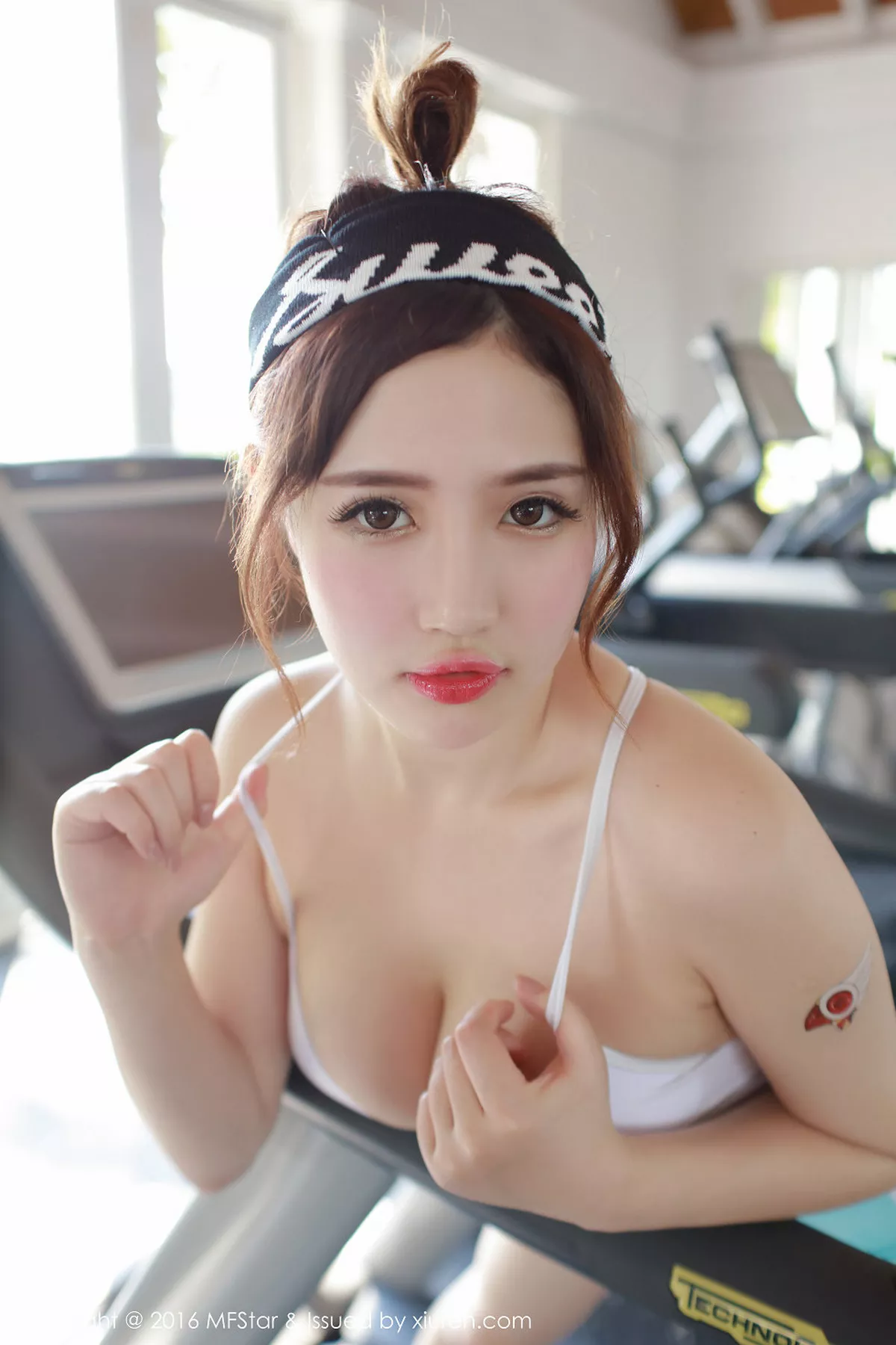 秀人集.com_[MFStar模范学院]Vol.056_嫩模徐cake马尔代夫旅拍运动风内衣秀白嫩豪乳写真52P