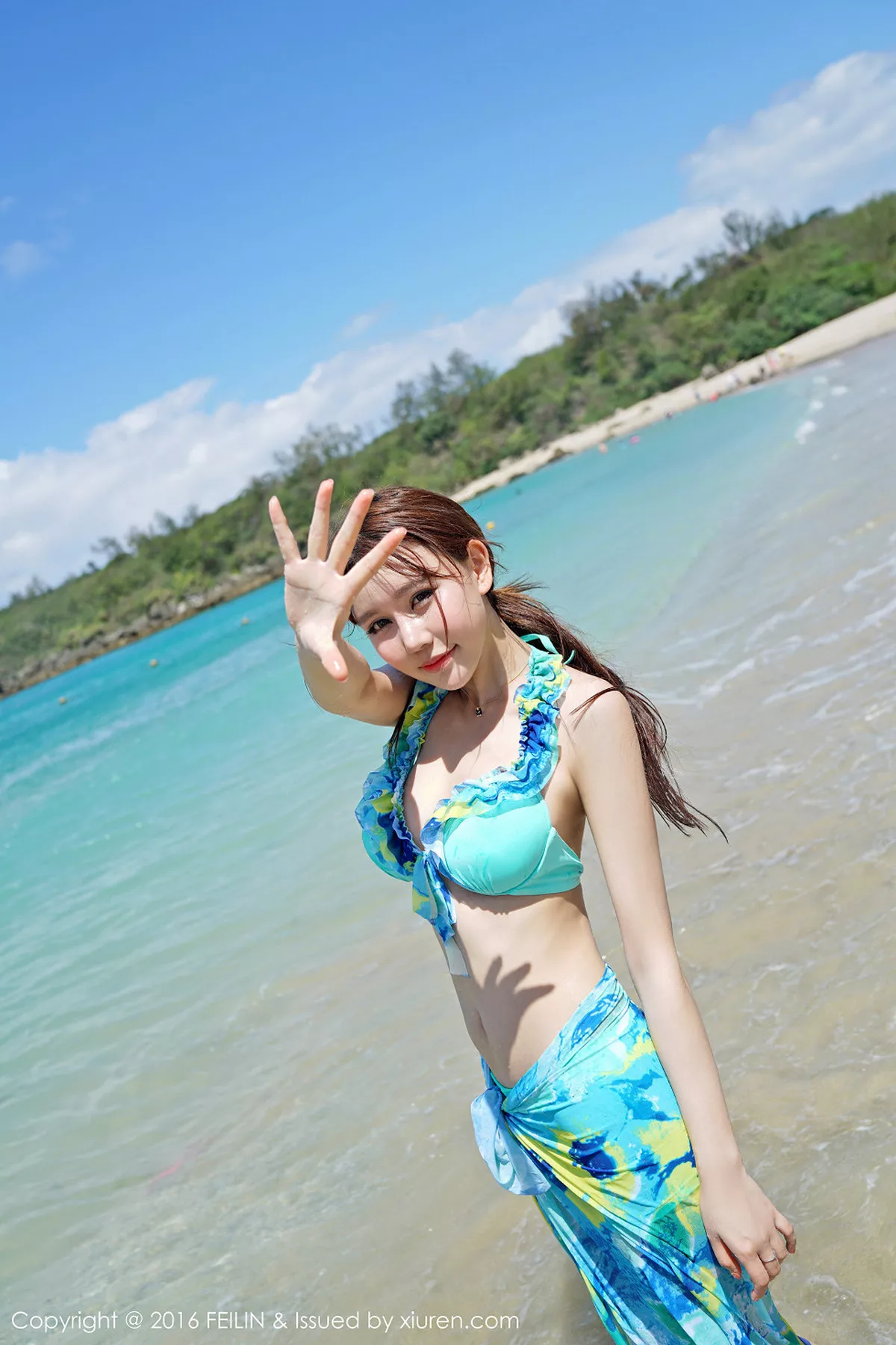 秀人集.com_[FeiLin嗲囡囡]Vol.045_嫩模Milk楚楚沙滩花色比基尼秀完美身材性感写真46P