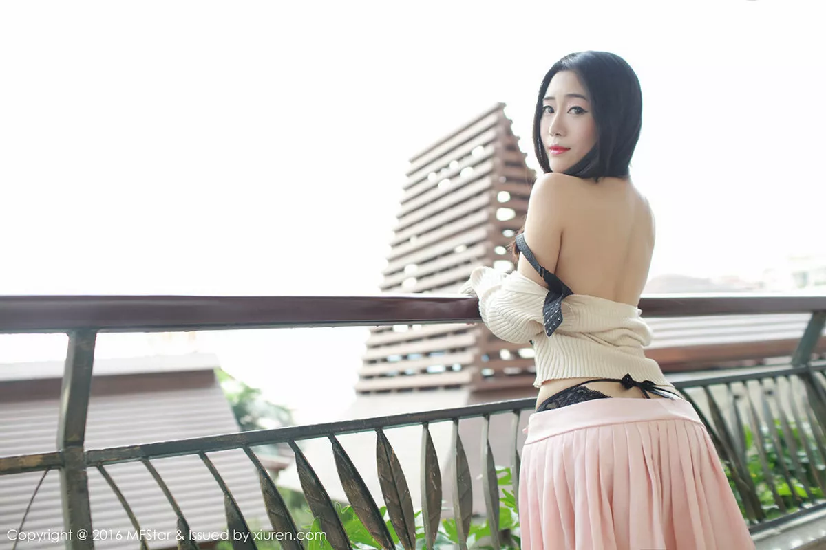 秀人集.com_[MFStar模范学院]Vol.048_嫩模兜豆靓Youlina居家私房黑色内衣完美曲线写真51P