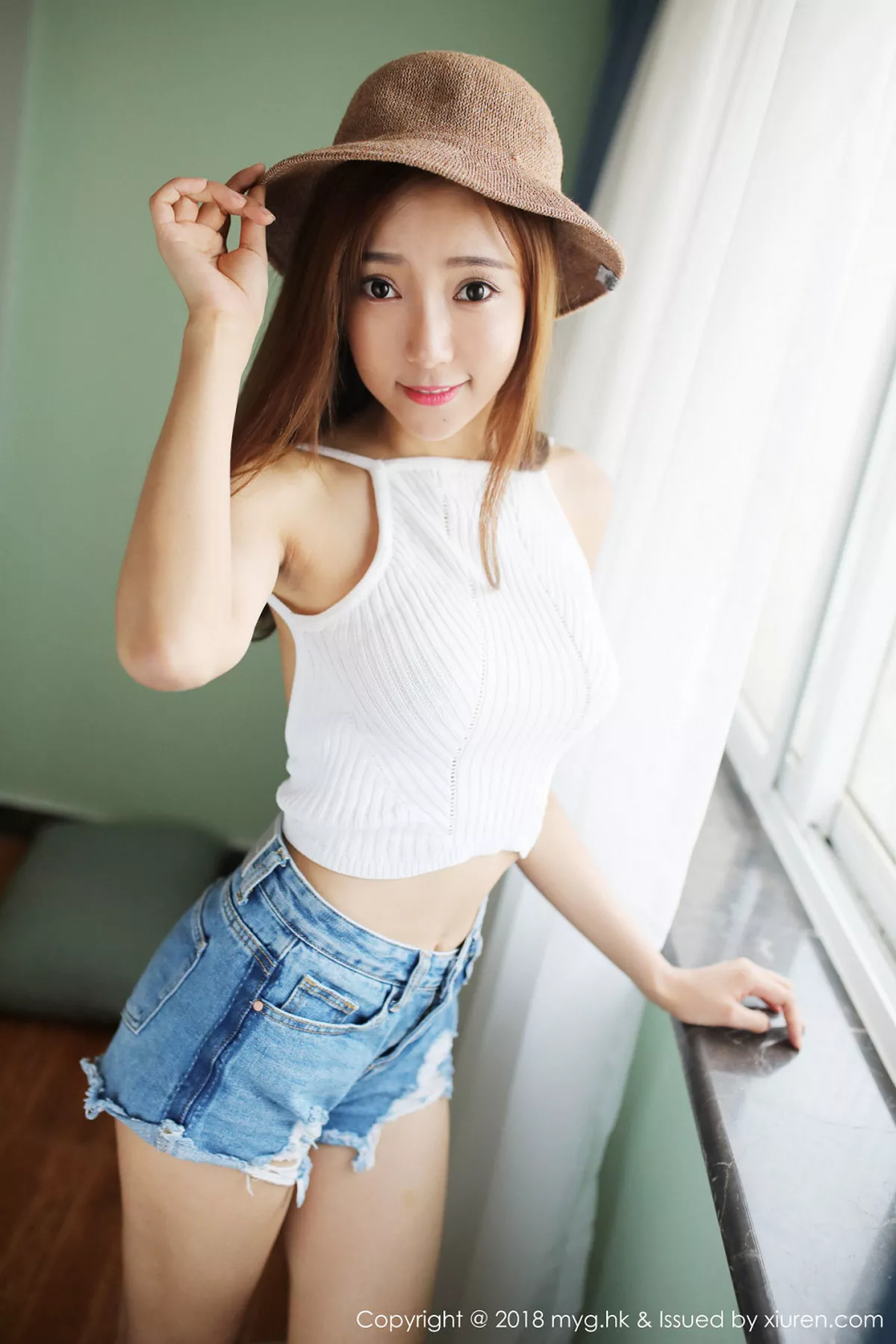 秀人集.com_[MyGirl美媛馆]Vol.312_嫩模王馨瑶yanni阳光美少女白色吊带衣配牛仔短裤性感写真47P