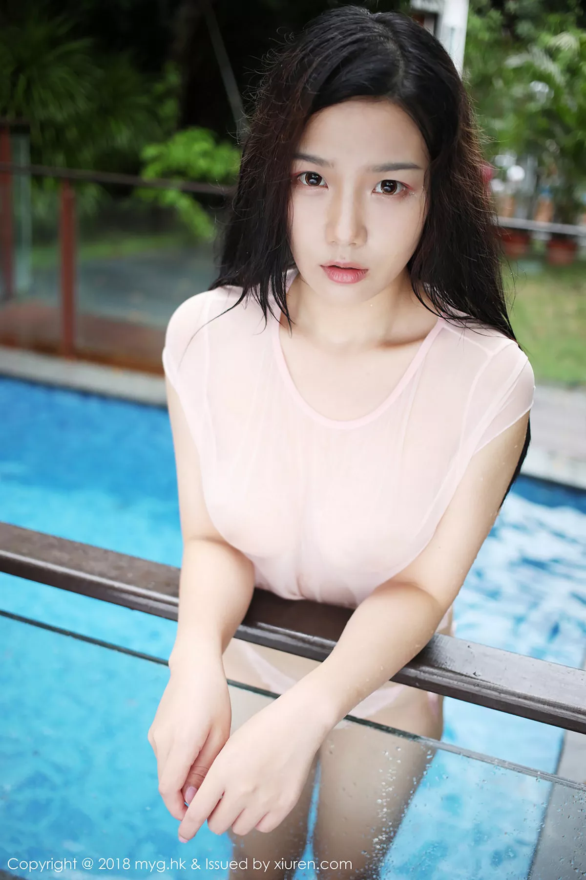 秀人集.com_[MyGirl美媛馆]Vol.318_嫩模徐微微mia粉色内衣泳池湿身+全裸上身秀傲人豪乳诱惑写真40P