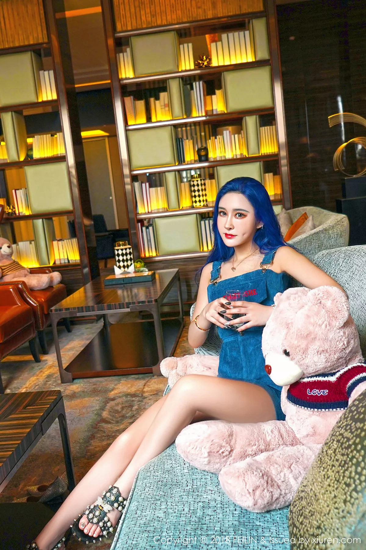 秀人集.com_[FeiLin嗲囡囡]Vol.166_嫩模喵莫儿私房全裸火辣胴体配黑色蕾丝丁字裤喷血诱惑写真38P