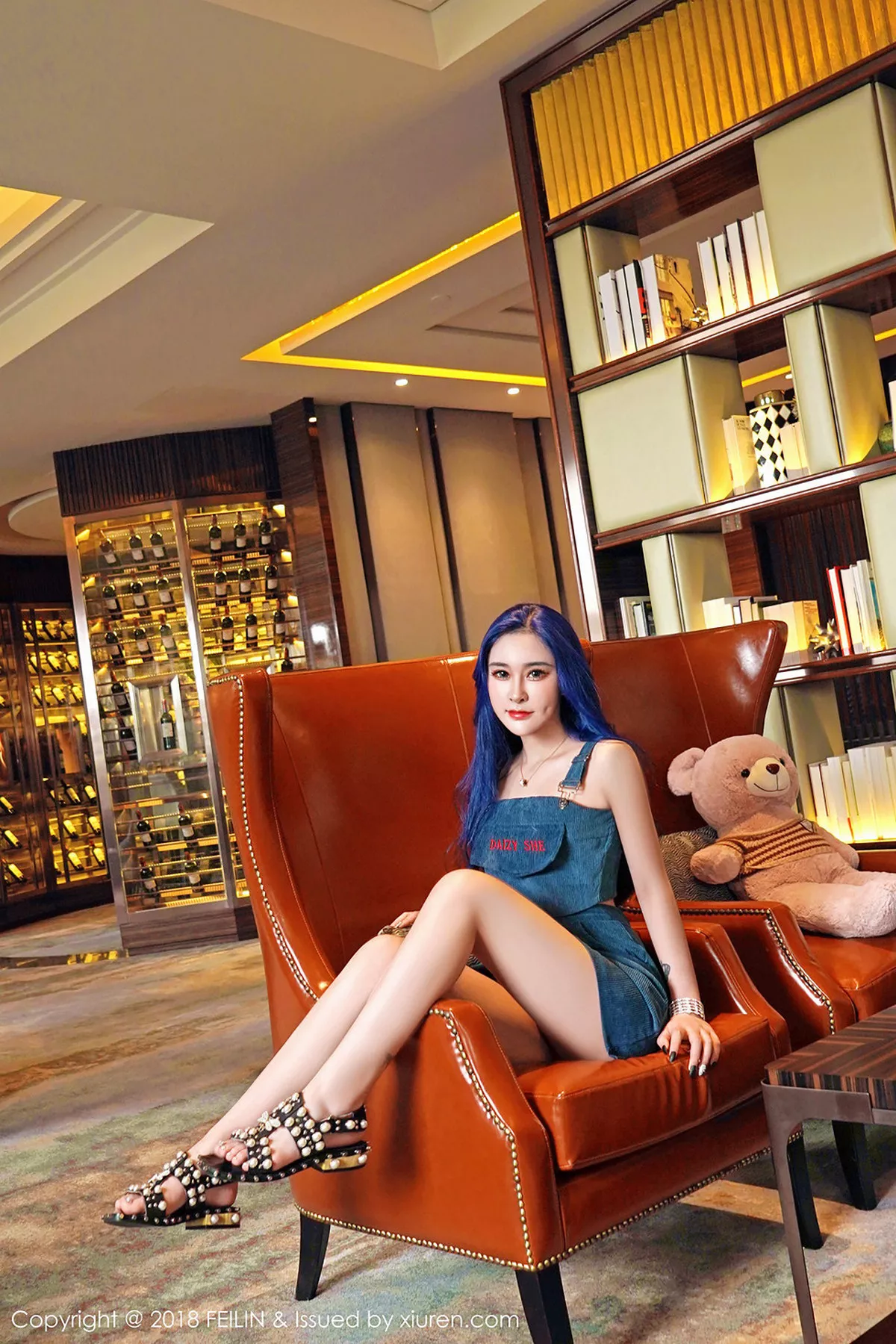 秀人集.com_[FeiLin嗲囡囡]Vol.166_嫩模喵莫儿私房全裸火辣胴体配黑色蕾丝丁字裤喷血诱惑写真38P