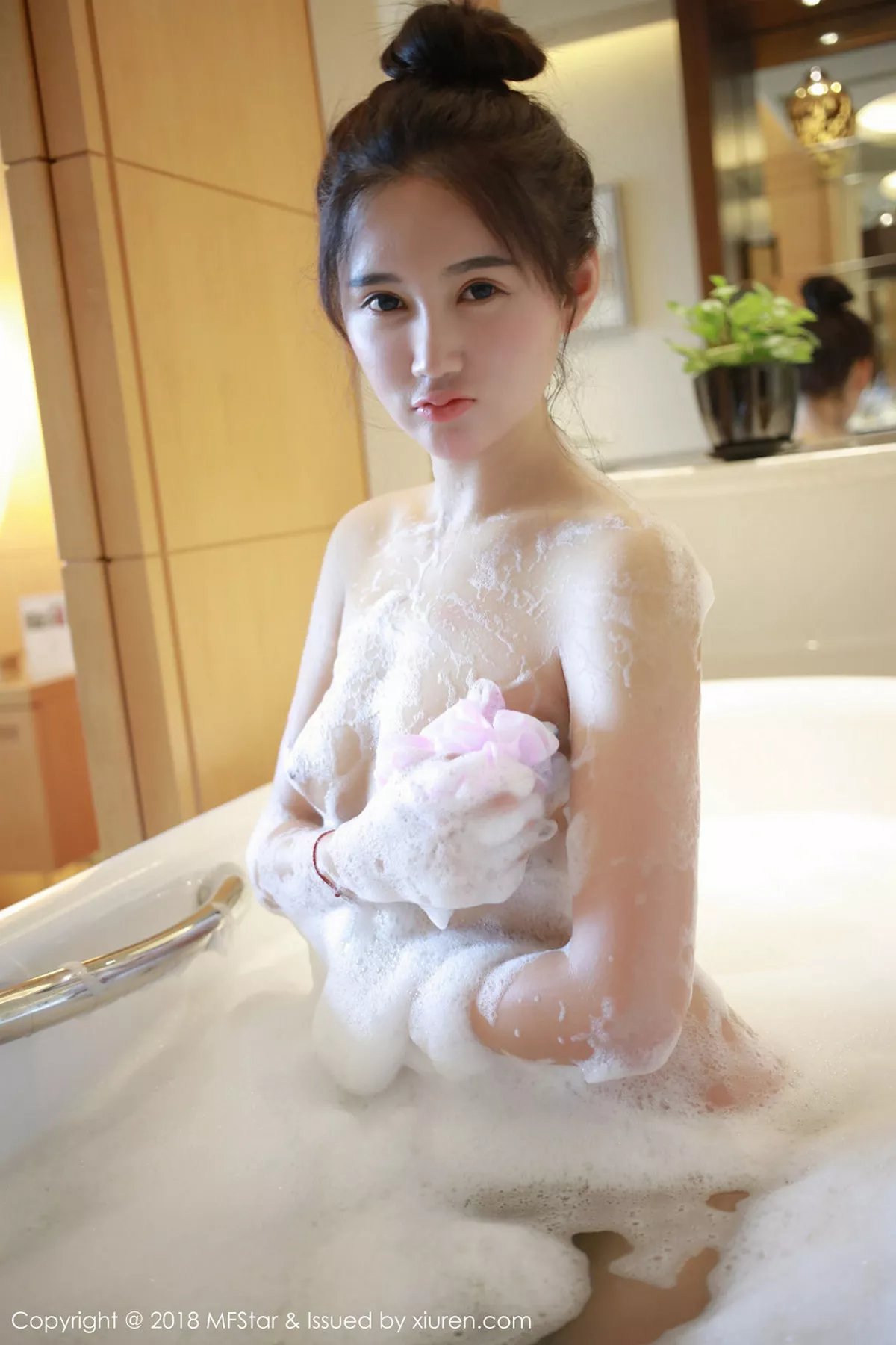 秀人集.com_[MFStar模范学院]Vol.147_嫩模程程CC大尺度浴缸里全裸泡泡浴秀火辣美体诱惑写真34P