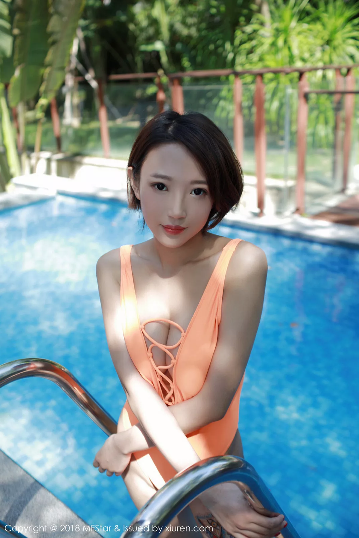 秀人集.com_[MFStar模范学院]Vol.142_女神栗子Riz泳池里粉红色开胸比基尼湿身诱惑写真41P