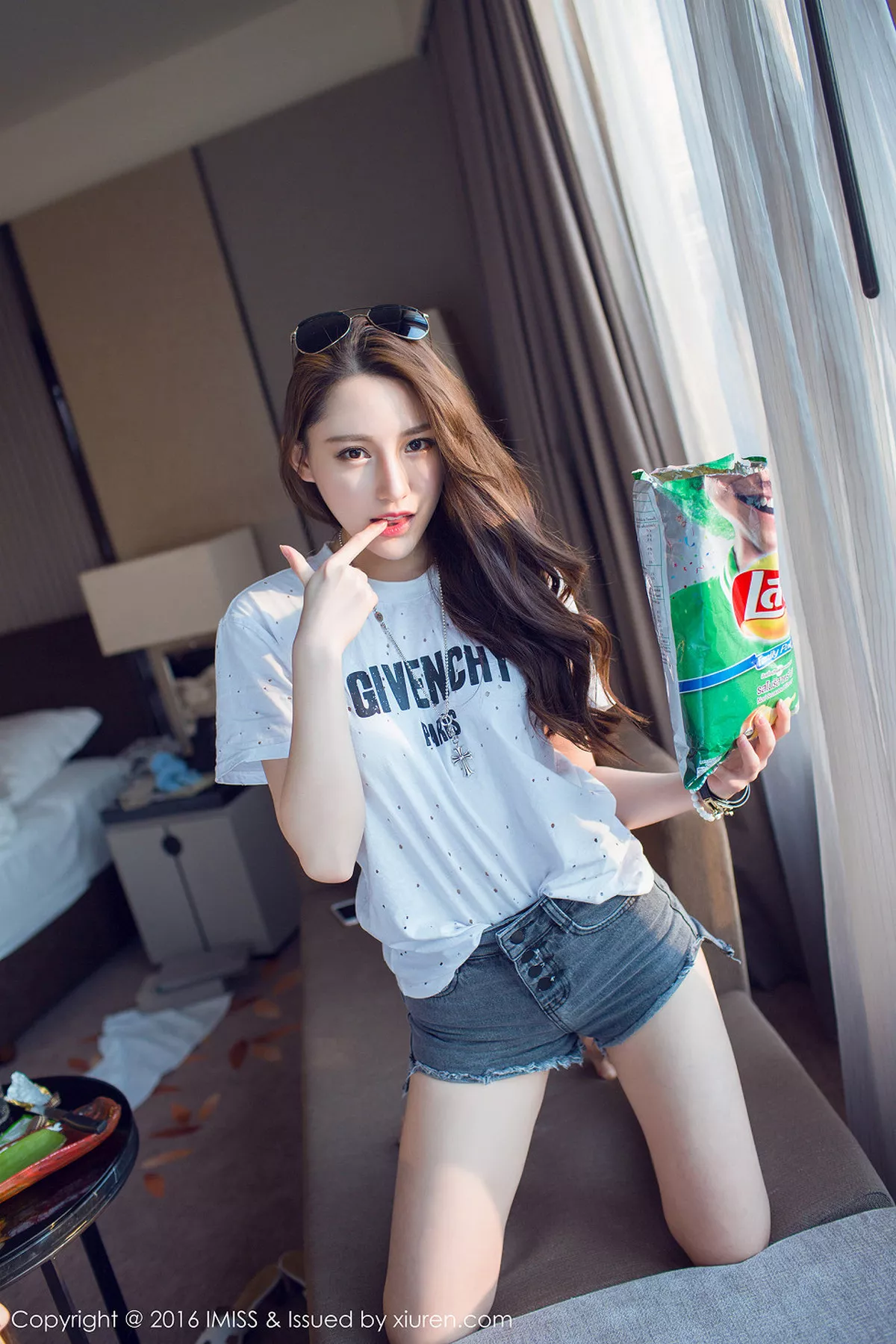 秀人集.com_[IMISS爱蜜社]Vol.080_长腿美女刘奕宁Lynn泰国旅拍性感私房内衣秀完美曲线49P