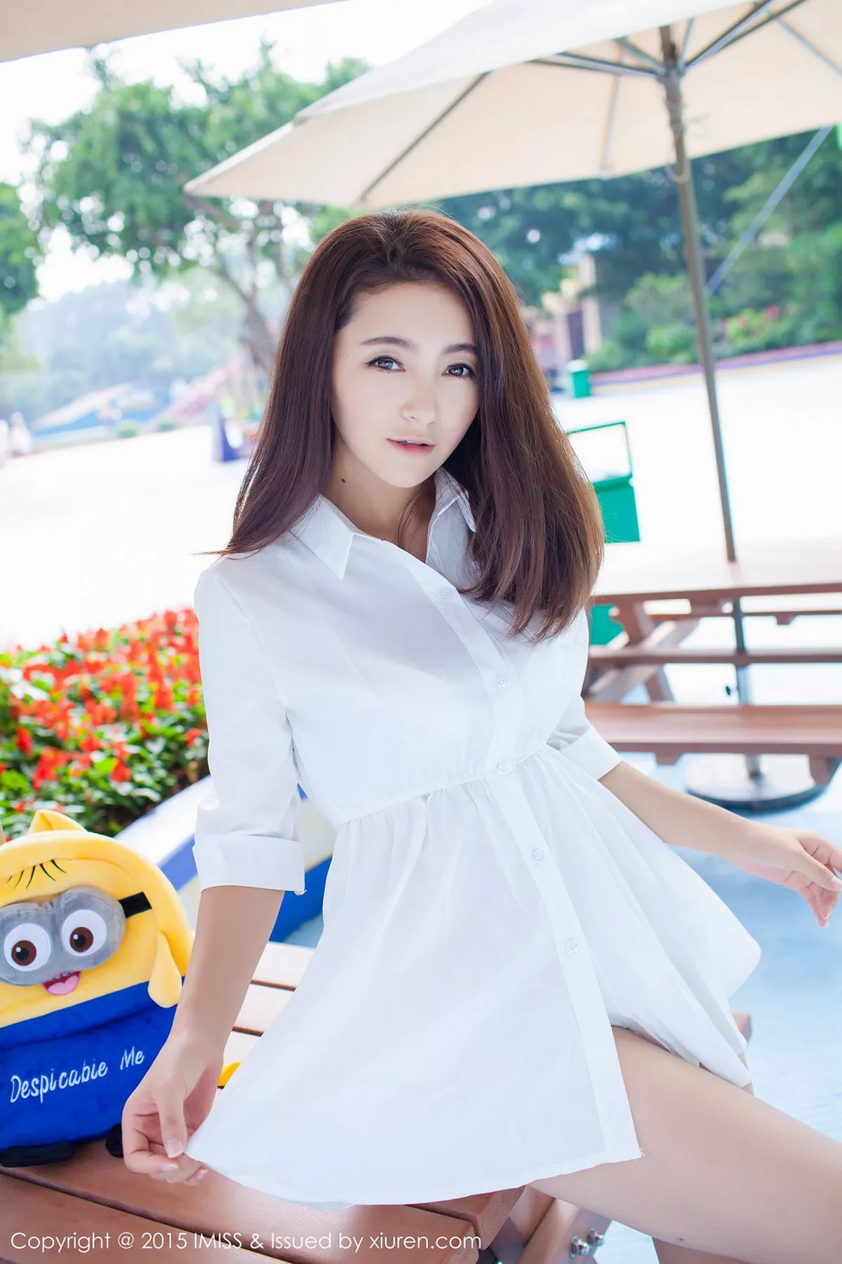 秀人集.com_[IMISS爱蜜社]Vol.053_嫩模夏茉GIGI小清新街拍白色衬衣迷人内裤写真50P