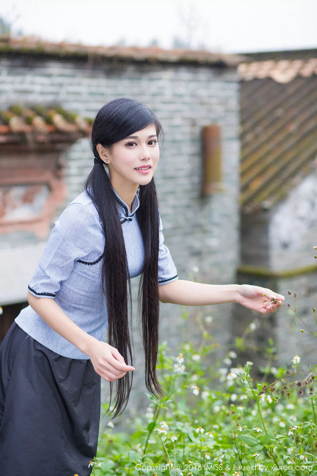 秀人集.com_[IMISS爱蜜社]Vol.070_嫩模王曼妮&谭小雅古典旗袍风完美身材性感迷人写真60P