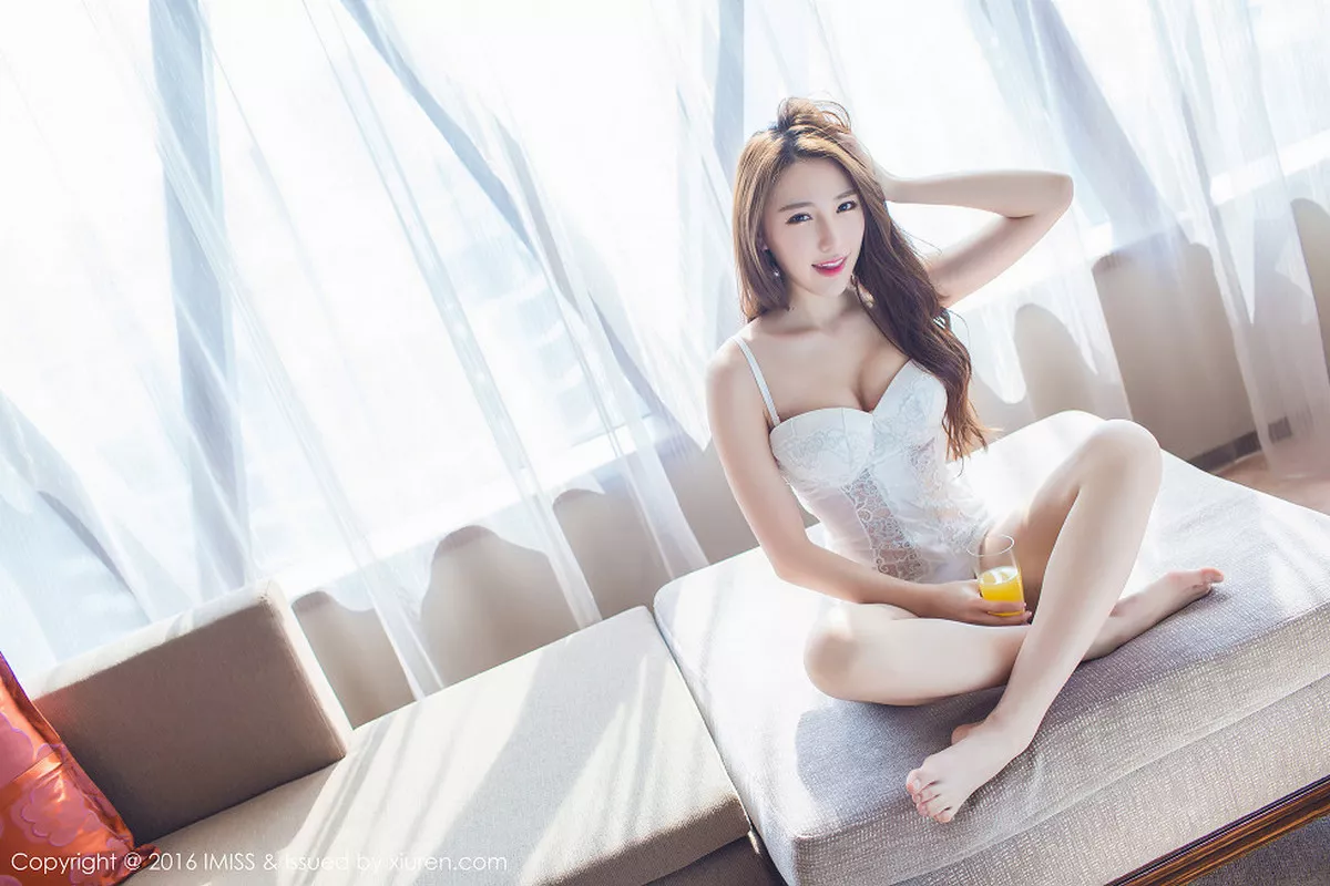 秀人集.com_[IMISS爱蜜社]Vol.080_长腿美女刘奕宁Lynn泰国旅拍性感私房内衣秀完美曲线49P