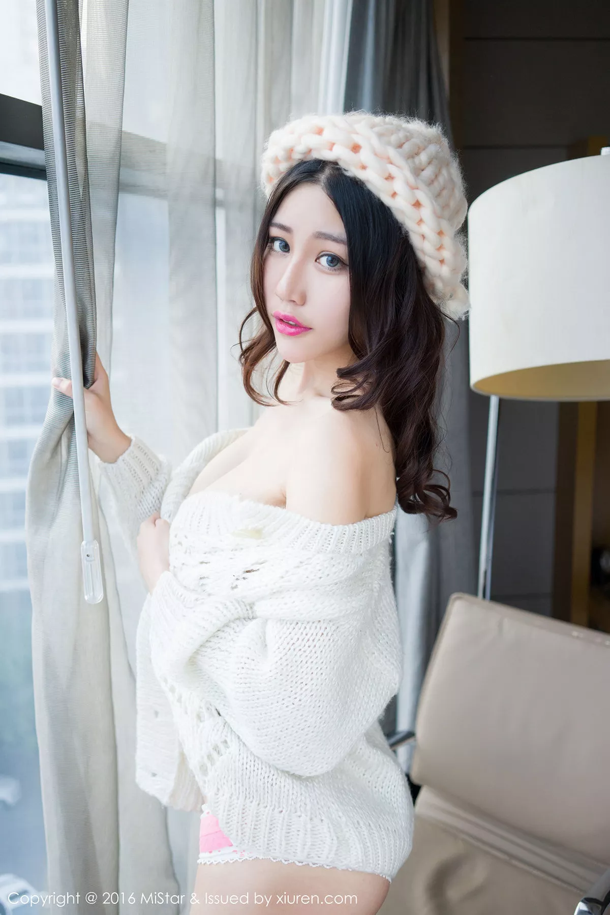 秀人集.com_[MiStar魅妍社]Vol.079_嫩模美昕Yumi居家私房傲人巨乳迷人电眼诱惑写真50P