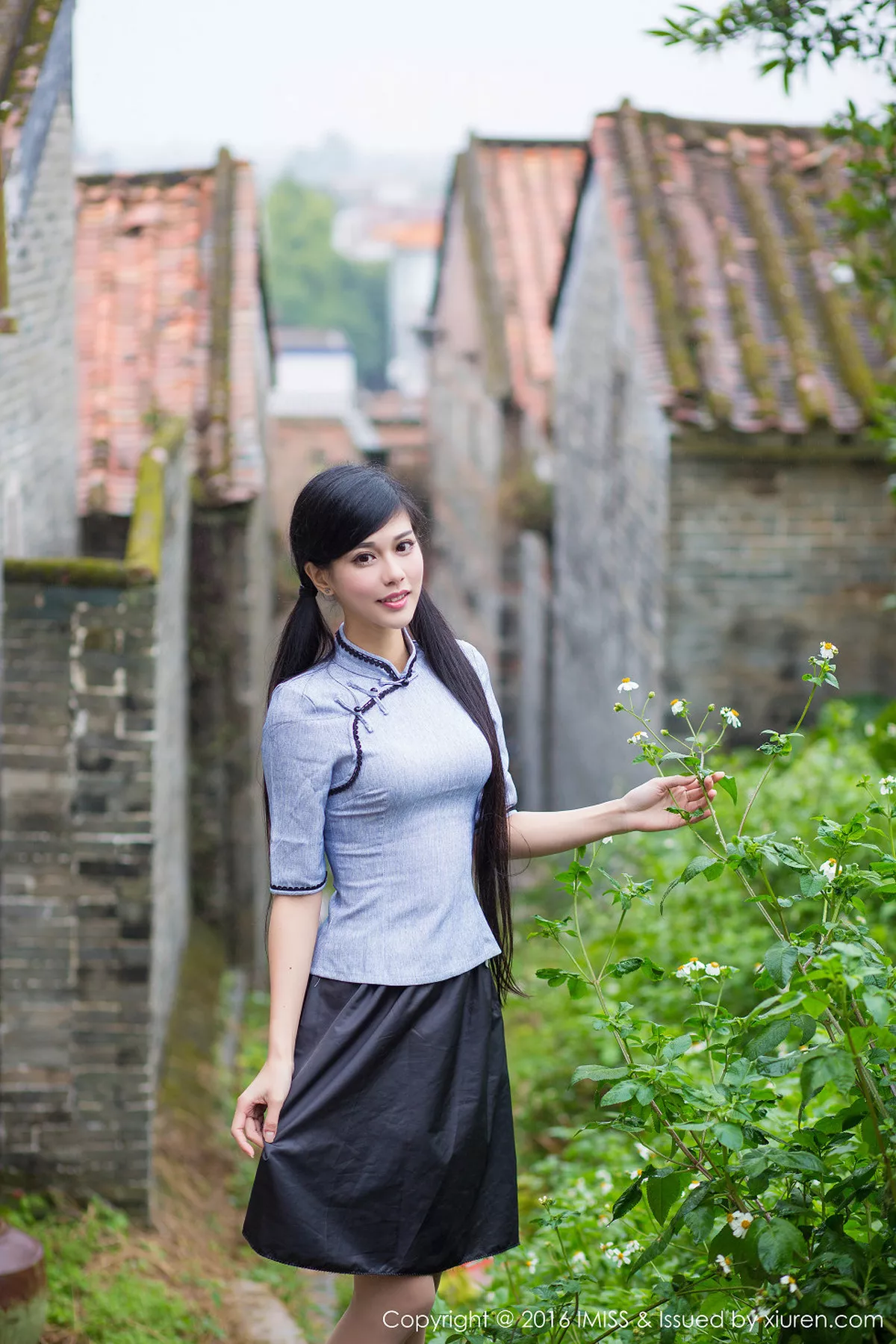 秀人集.com_[IMISS爱蜜社]Vol.070_嫩模王曼妮&谭小雅古典旗袍风完美身材性感迷人写真60P