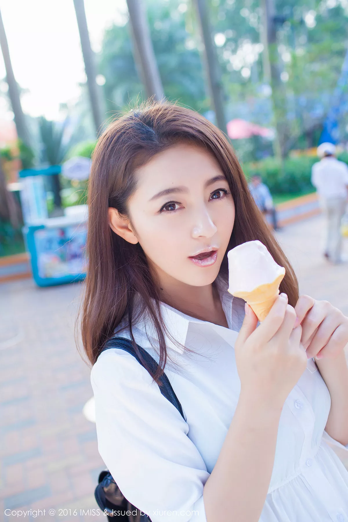 秀人集.com_[IMISS爱蜜社]Vol.066_嫩模夏茉GIGI豪车美女性感比基尼完美身材写真58P