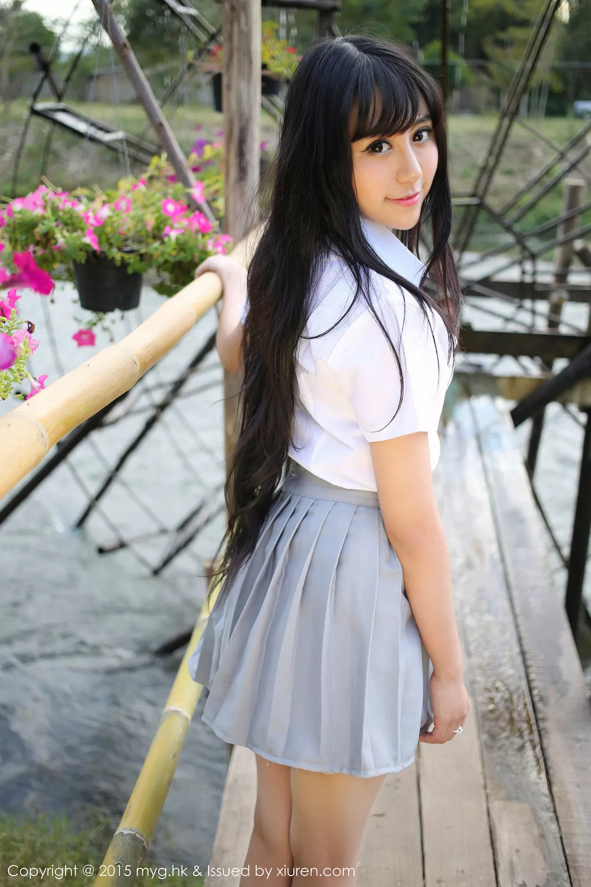 秀人集.com_[MyGirl美媛馆]Vol.096_嫩模杨晓青儿泰国旅拍清纯学生装花丛中的美仙子写真88P