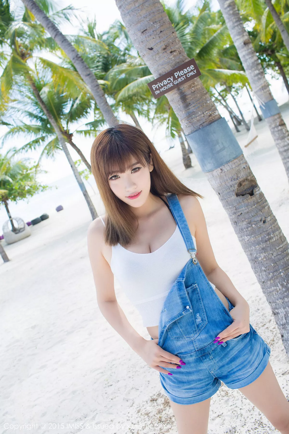 秀人集.com_[IMISS爱蜜社]Vol.055_嫩模程小烦不烦薄荷岛旅拍牛仔吊带裙秀美胸写真53P