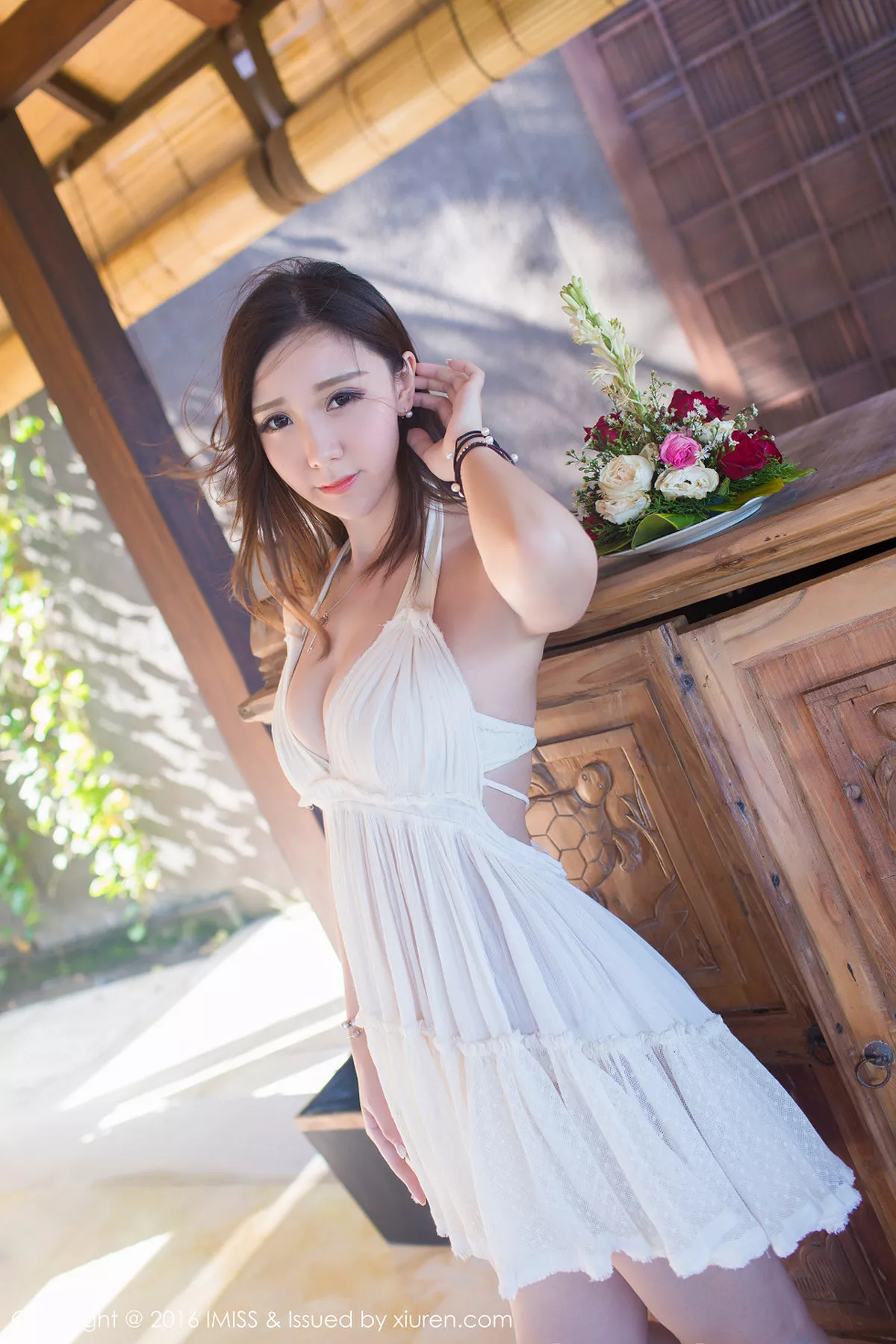 秀人集.com_[IMISS爱蜜社]Vol.102_气质女神淼淼萌萌哒巴厘岛旅拍清纯白纱长裙清新写真49P