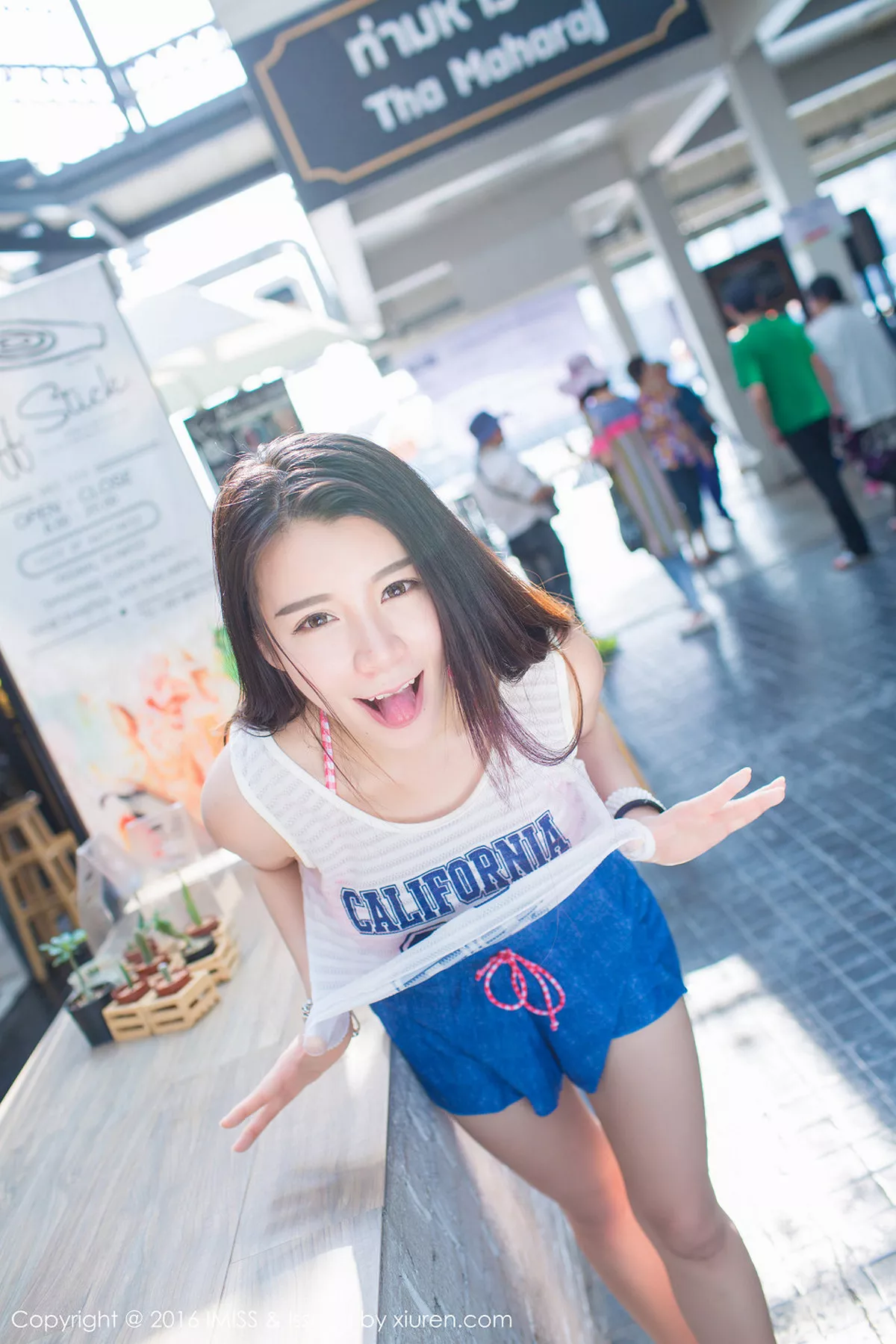 秀人集.com_[IMISS爱蜜社]Vol.126_嫩模vetiver嘉宝贝儿夏日清凉街拍脱上衣秀豪乳写真40P