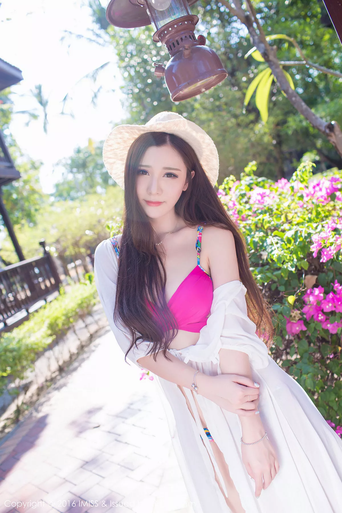 秀人集.com_[IMISS爱蜜社]Vol.091_淼淼萌萌哒兰卡威旅拍红色内衣秀美胸花仙子迷人写真52P