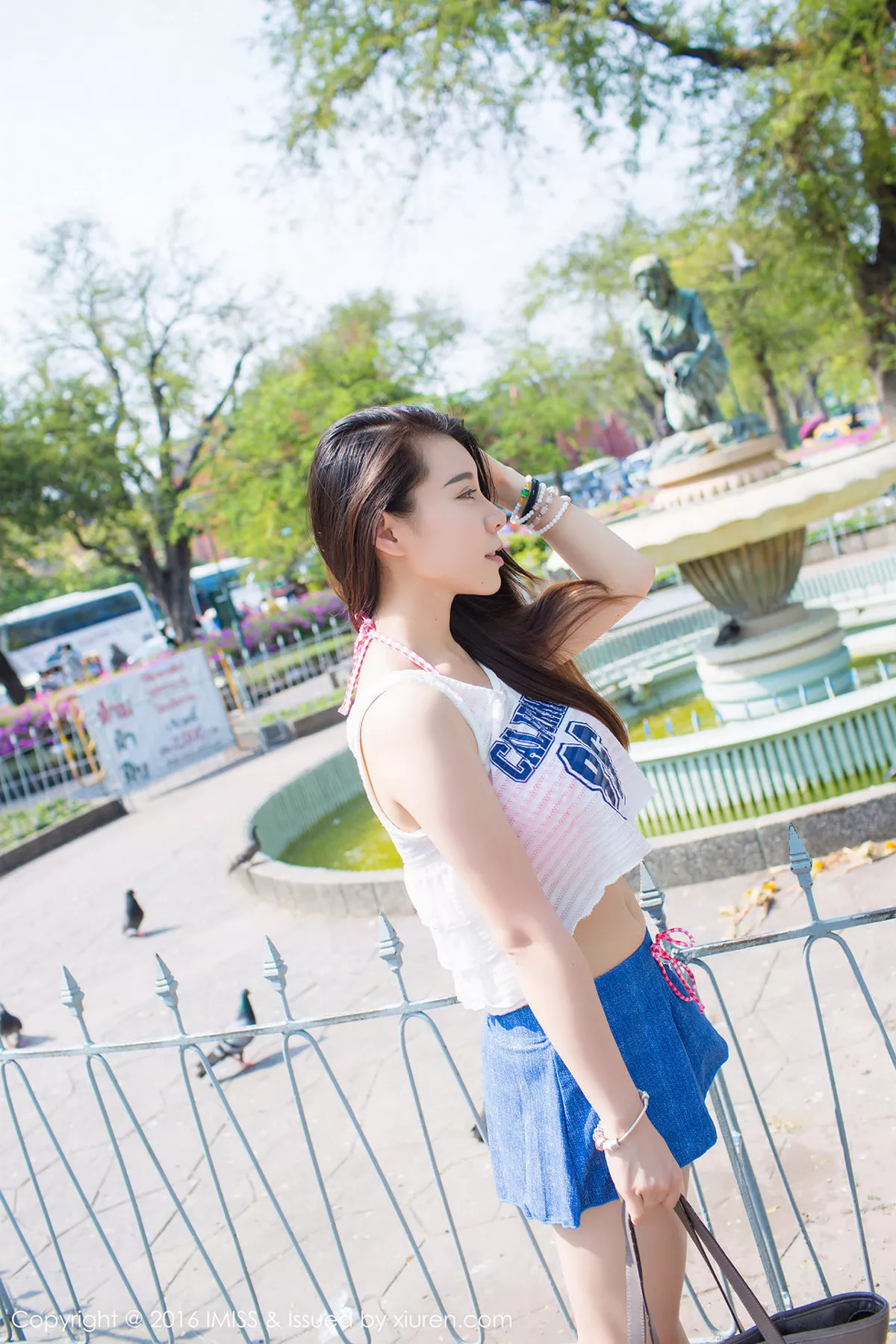 秀人集.com_[IMISS爱蜜社]Vol.126_嫩模vetiver嘉宝贝儿夏日清凉街拍脱上衣秀豪乳写真40P