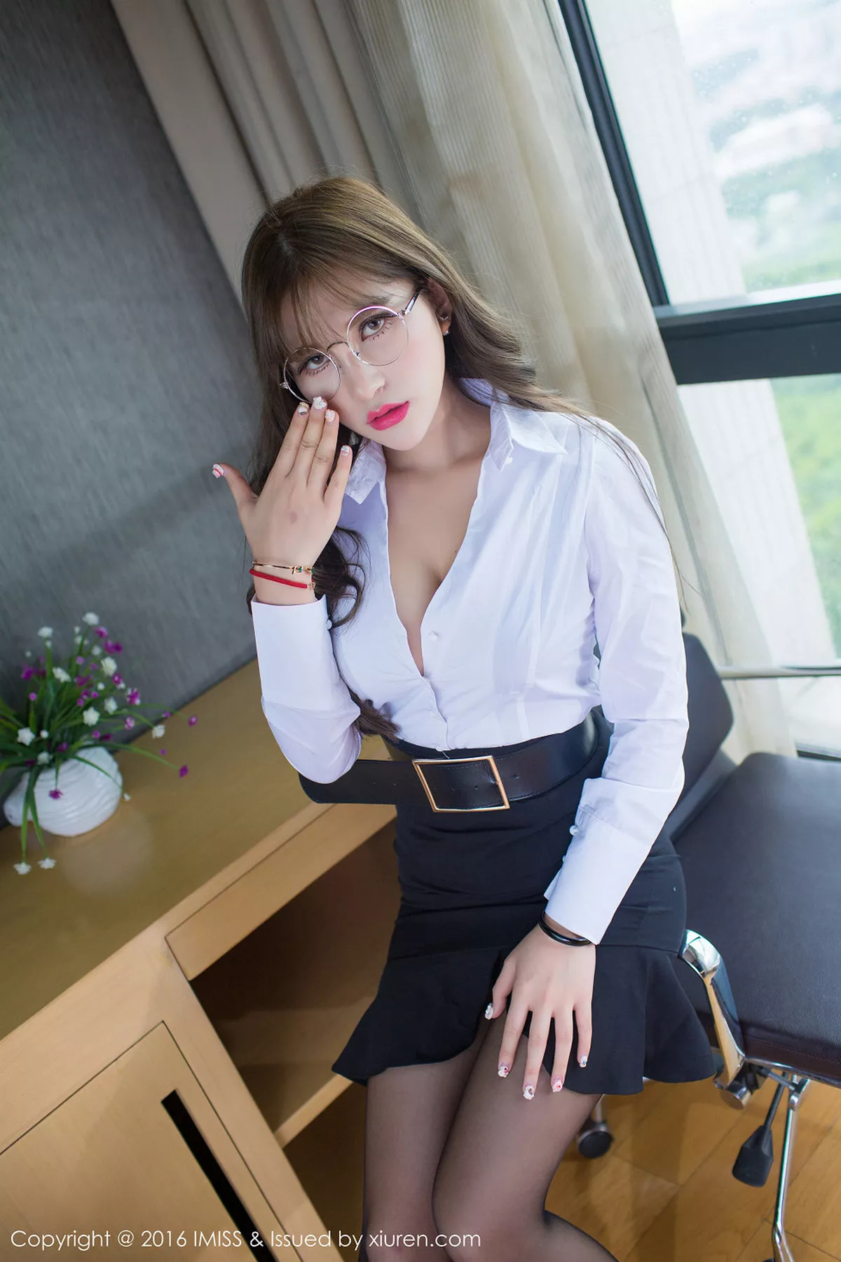 秀人集.com_[IMISS爱蜜社]Vol.116_嫩模LalaBaby啦啦办公室美女秘书黑丝美腿半露豪乳写真75P