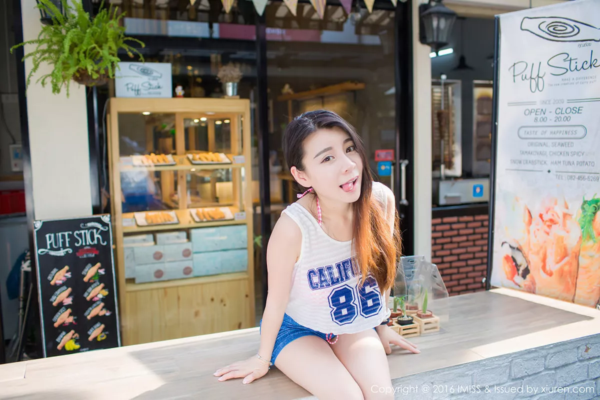 秀人集.com_[IMISS爱蜜社]Vol.126_嫩模vetiver嘉宝贝儿夏日清凉街拍脱上衣秀豪乳写真40P