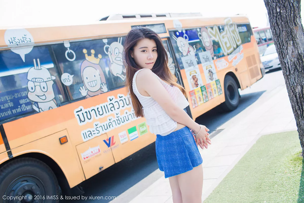 秀人集.com_[IMISS爱蜜社]Vol.126_嫩模vetiver嘉宝贝儿夏日清凉街拍脱上衣秀豪乳写真40P