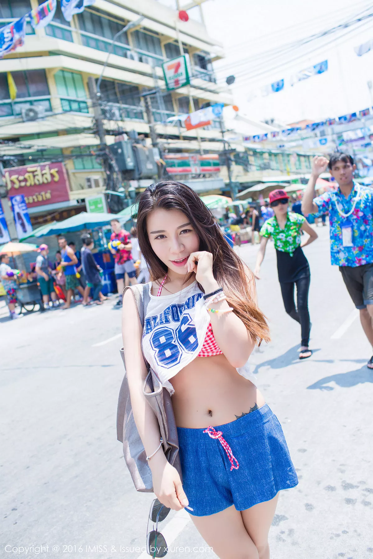 秀人集.com_[IMISS爱蜜社]Vol.126_嫩模vetiver嘉宝贝儿夏日清凉街拍脱上衣秀豪乳写真40P