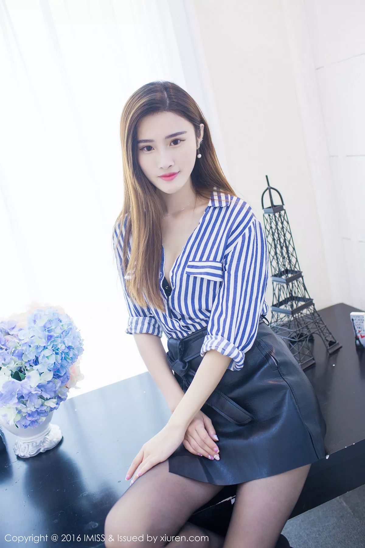 秀人集.com_[IMISS爱蜜社]Vol.135_嫩模格格污巫宽松睡裙下性感内衣秀完美身材清爽写真66P