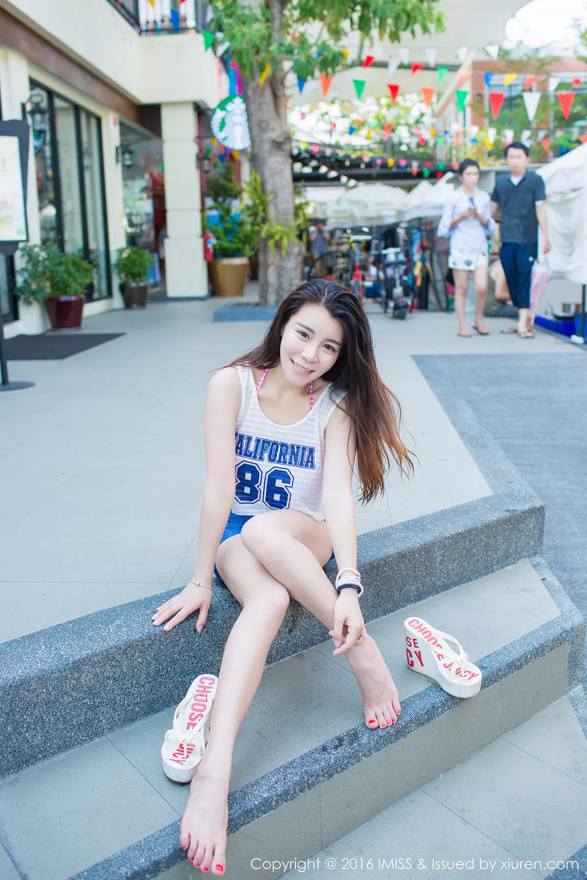 秀人集.com_[IMISS爱蜜社]Vol.126_嫩模vetiver嘉宝贝儿夏日清凉街拍脱上衣秀豪乳写真40P