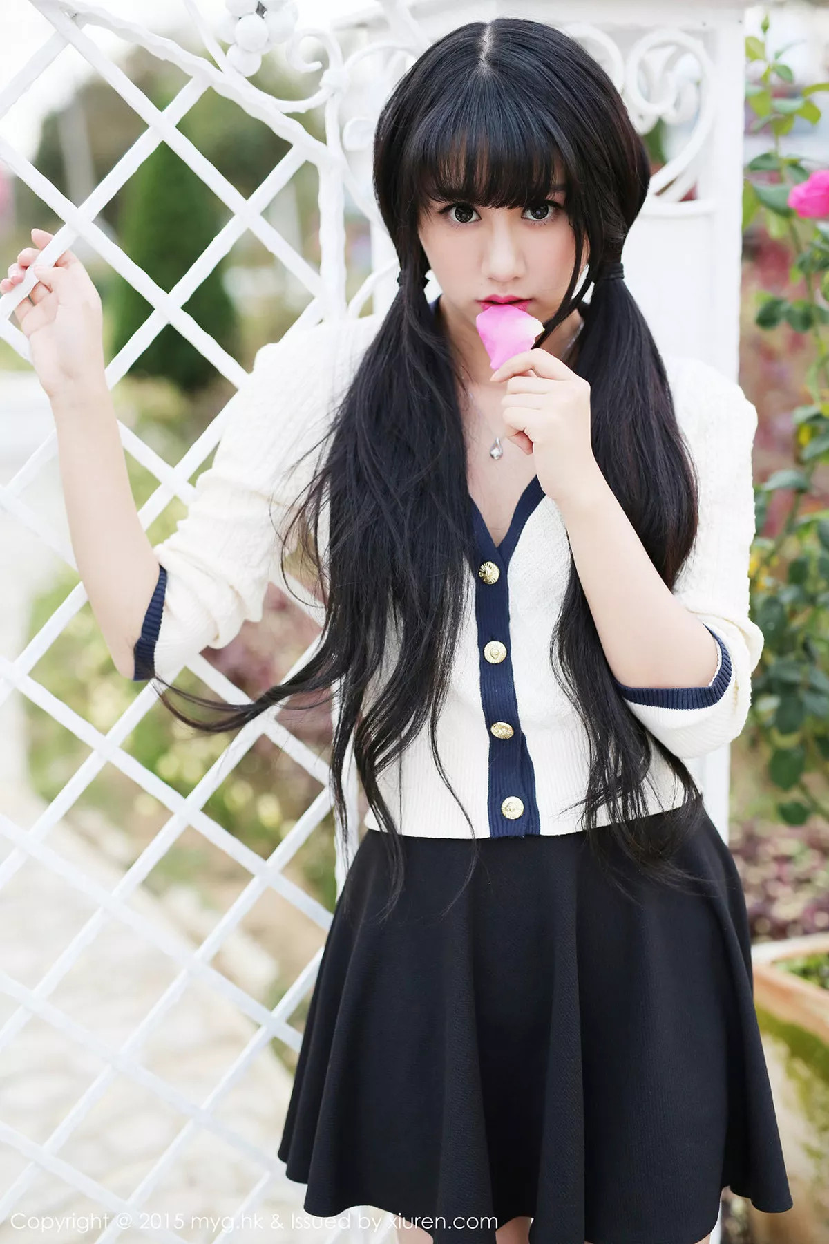 秀人集.com_[MyGirl美媛馆]Vol.102_嫩模杨晓青儿泰国Pai县旅拍白色蕾丝袜诱惑翘臀写真60P