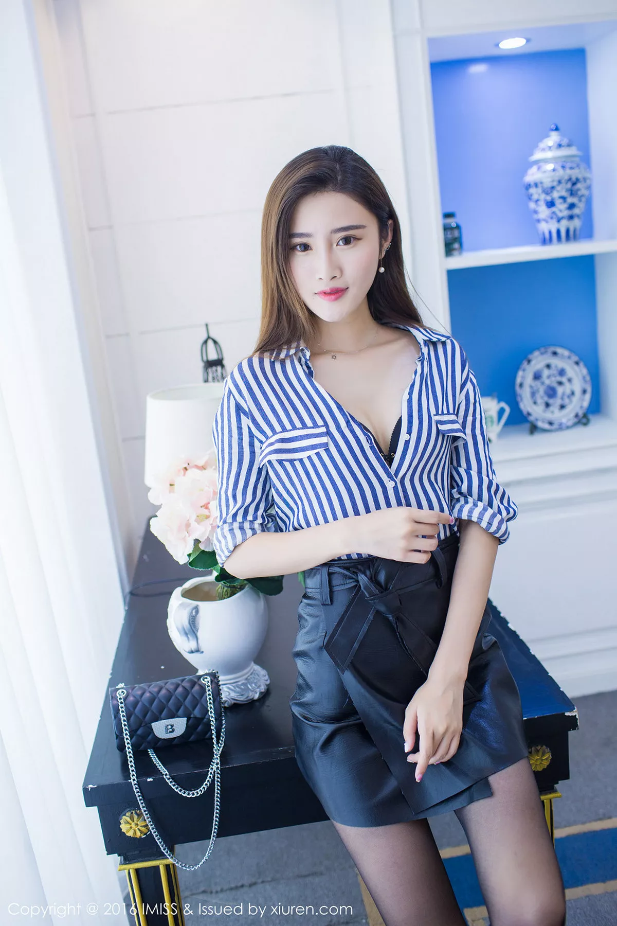 秀人集.com_[IMISS爱蜜社]Vol.135_嫩模格格污巫宽松睡裙下性感内衣秀完美身材清爽写真66P