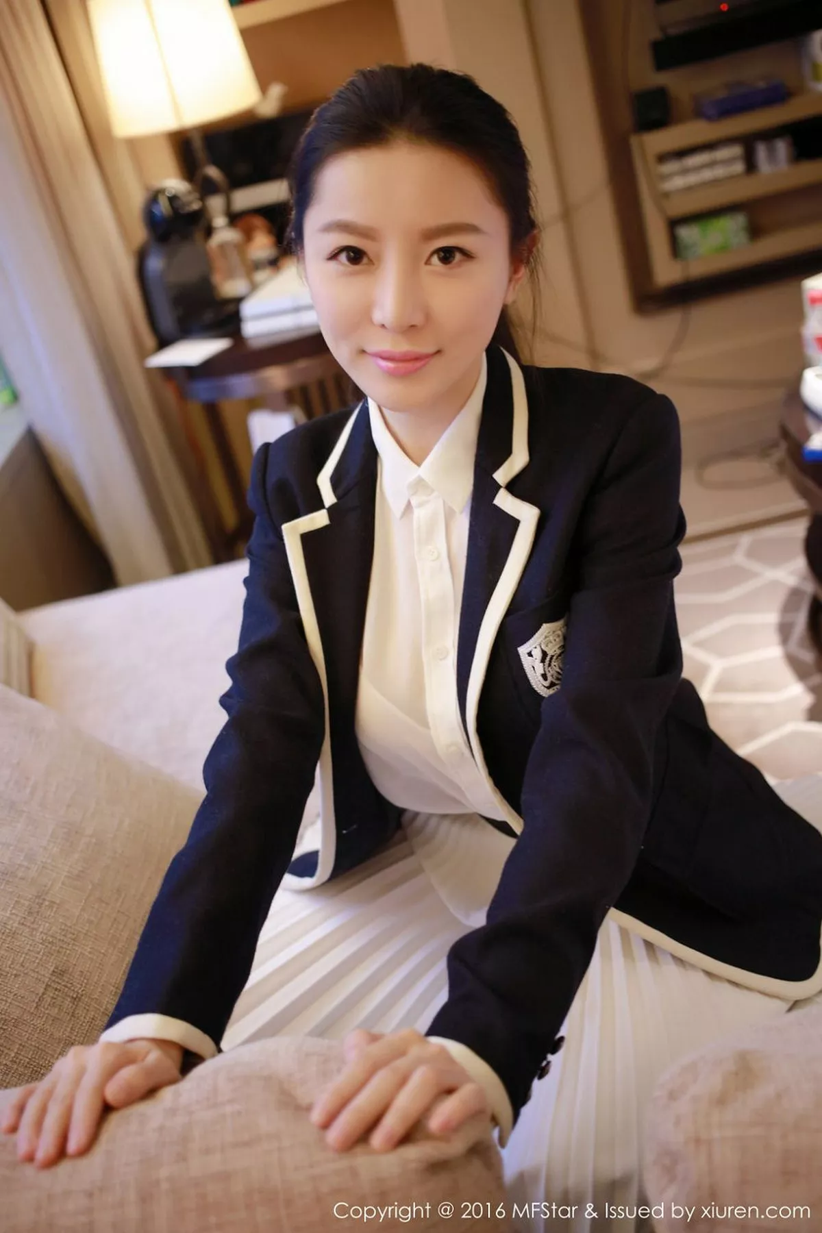 秀人集.com_[MFStar模范学院]Vol.076_嫩模慕羽茜居家制服展成熟女人韵味性感内衣迷人写真52P