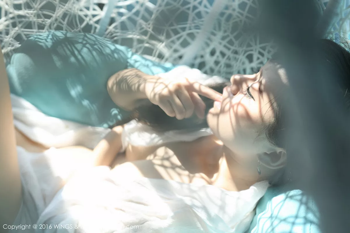 秀人集.com_[WingS影私荟]Vol.022_嫩模喵喵cyann阳光下的私房美少女真空秀美乳极致诱惑写真52P