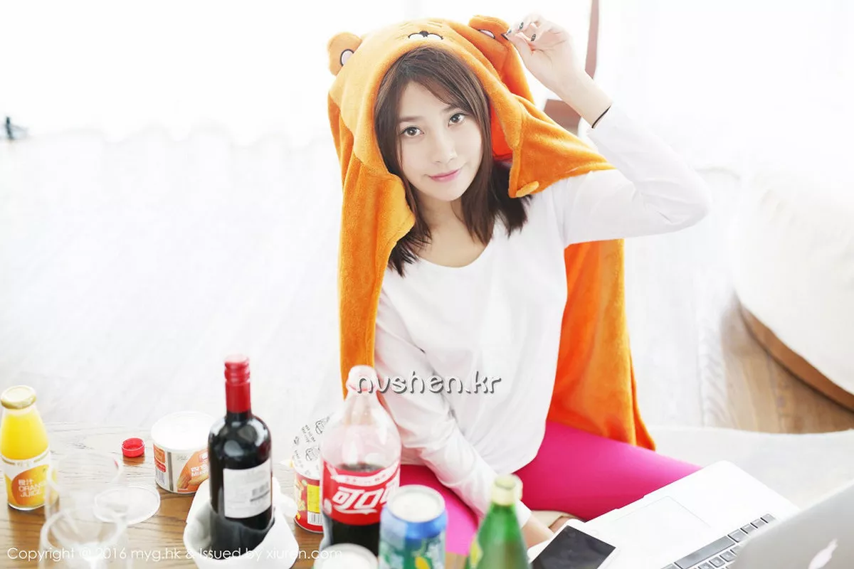 秀人集.com_[MyGirl美媛馆]Vol.233_嫩模许诺Sabrina居家私房护士装白色丝袜性感美腿写真64P