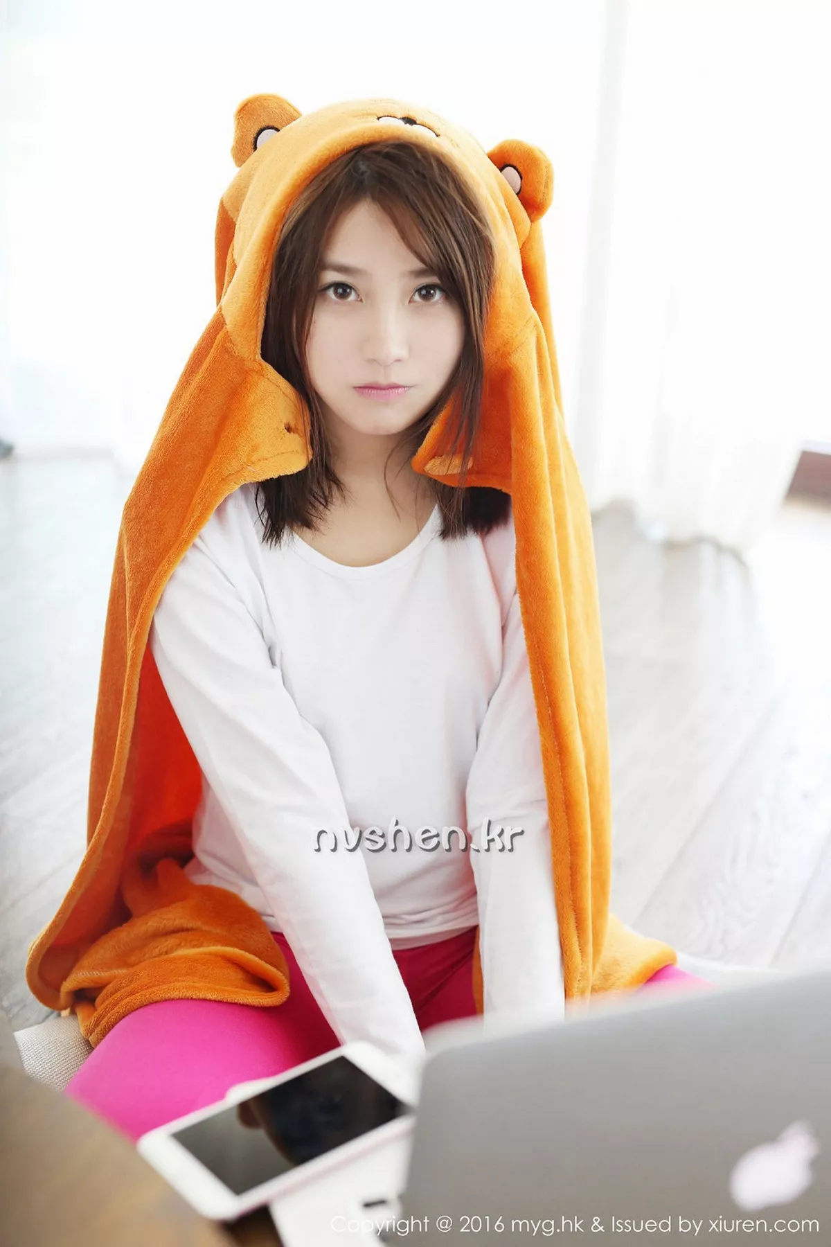 秀人集.com_[MyGirl美媛馆]Vol.233_嫩模许诺Sabrina居家私房护士装白色丝袜性感美腿写真64P