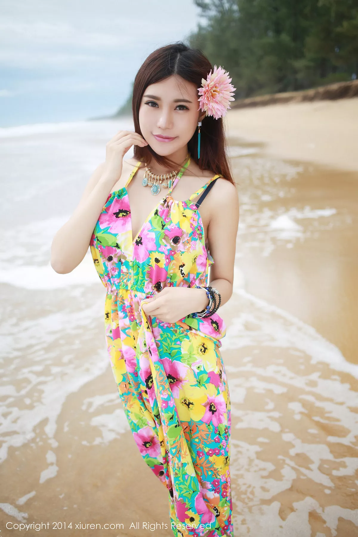 秀人集.com_[XiuRen秀人网]No.200_花仙子美女绮里嘉ula花色连身裙海边撩人风情性感写真69P