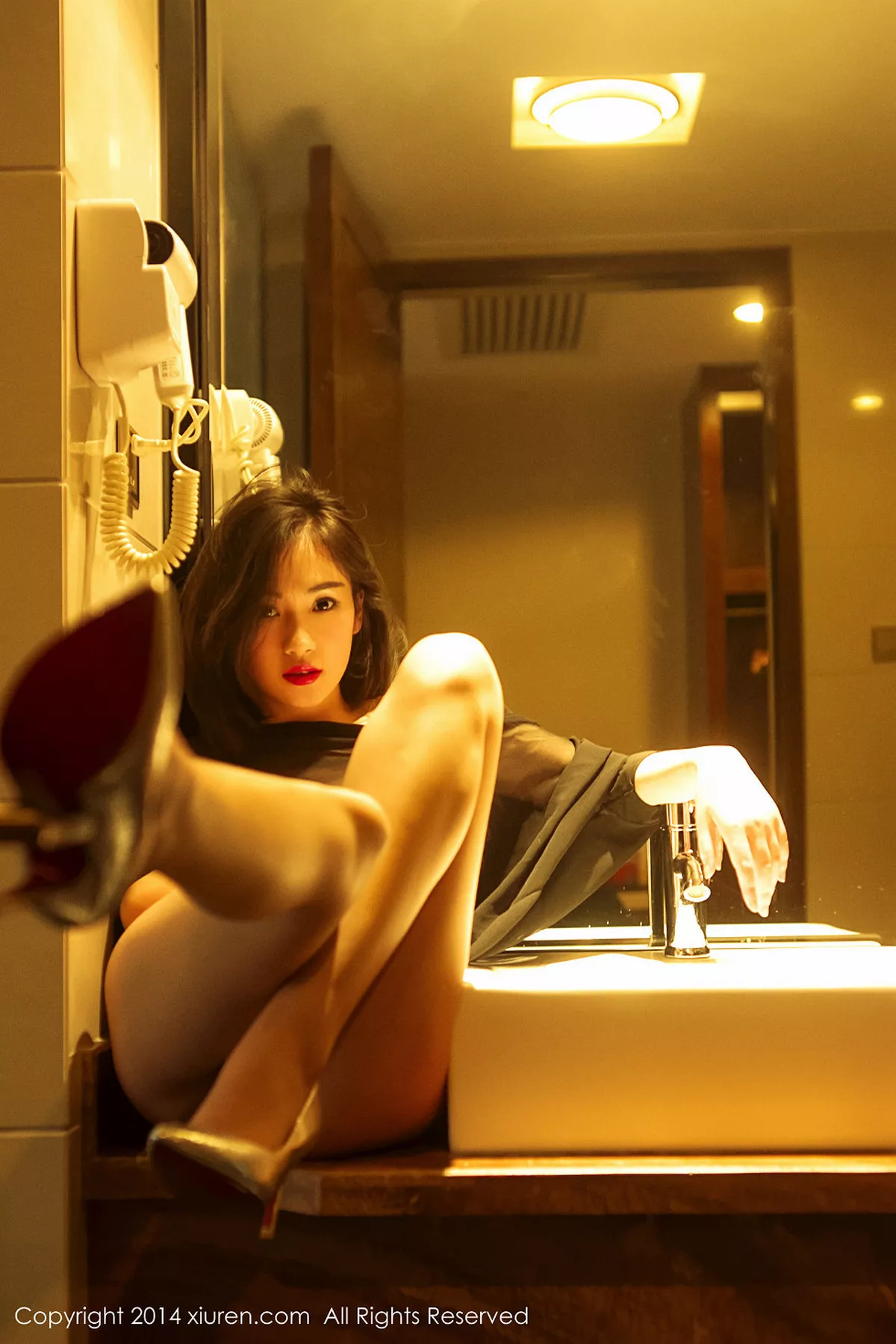 秀人集.com_[XiuRen秀人网]No.206_模特美女MAGIC羞涩闺房内衣秀妩媚迷人写真52P