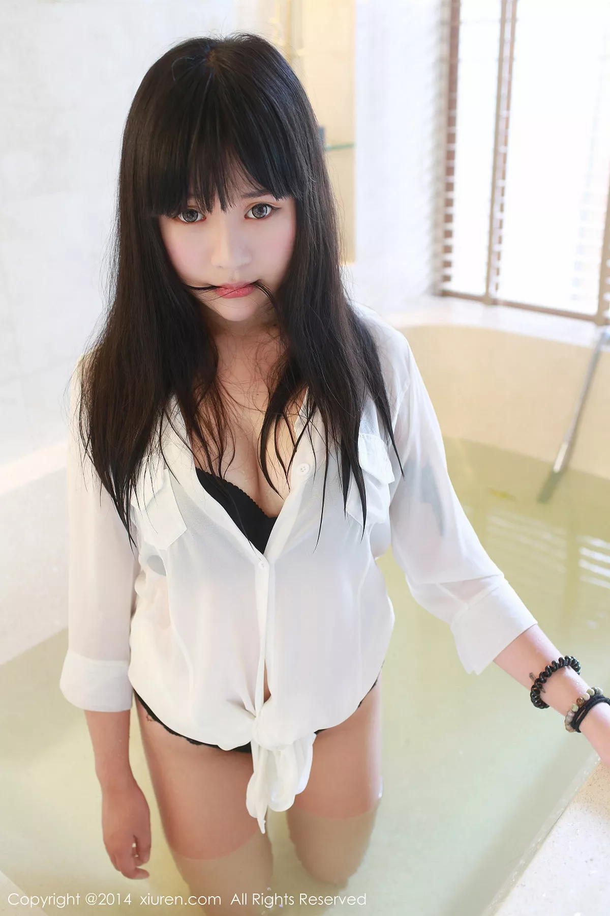 秀人集.com_[XiuRen秀人网]No.215_萝莉嫩模八宝icey三亚旅拍性感内衣系列童颜巨乳诱惑写真77P