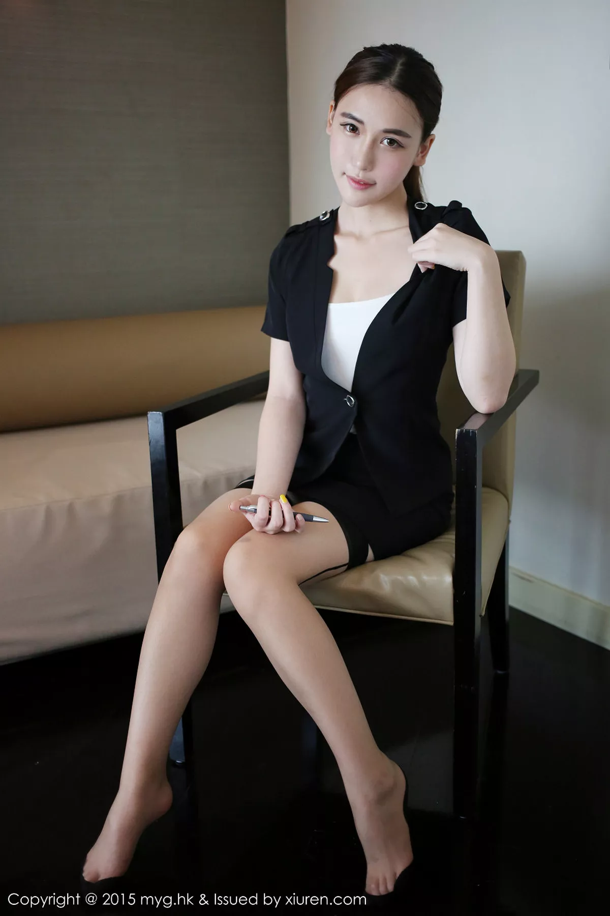 秀人集.com_[MyGirl美媛馆]Vol.161_嫩模熊吖BOBO黑色教师制服吊带丝袜性感迷人写真40P