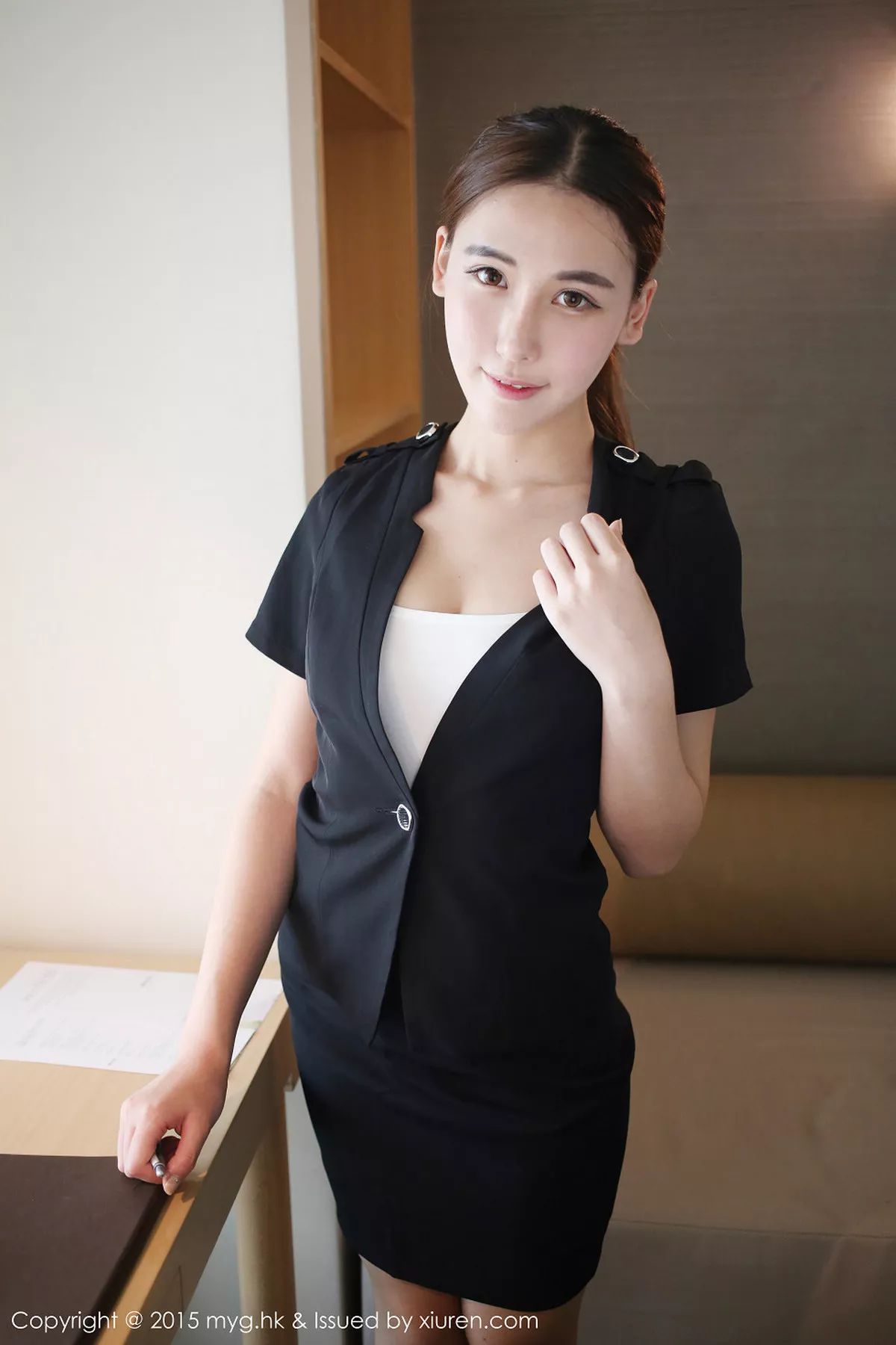 秀人集.com_[MyGirl美媛馆]Vol.161_嫩模熊吖BOBO黑色教师制服吊带丝袜性感迷人写真40P