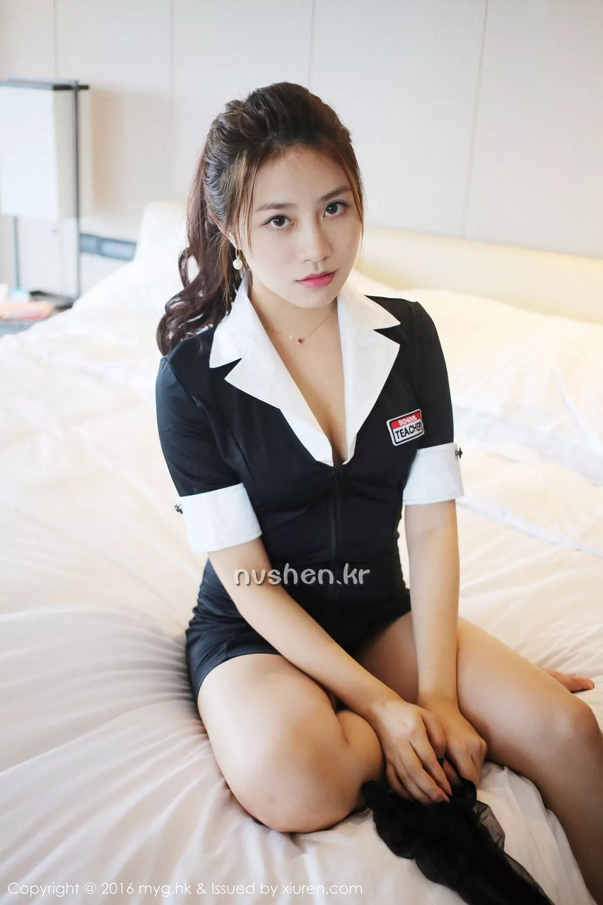 秀人集.com_[MyGirl美媛馆]Vol.232_嫩模许诺Sabrina三亚旅拍第三套职业装黑丝美腿性感写真61P