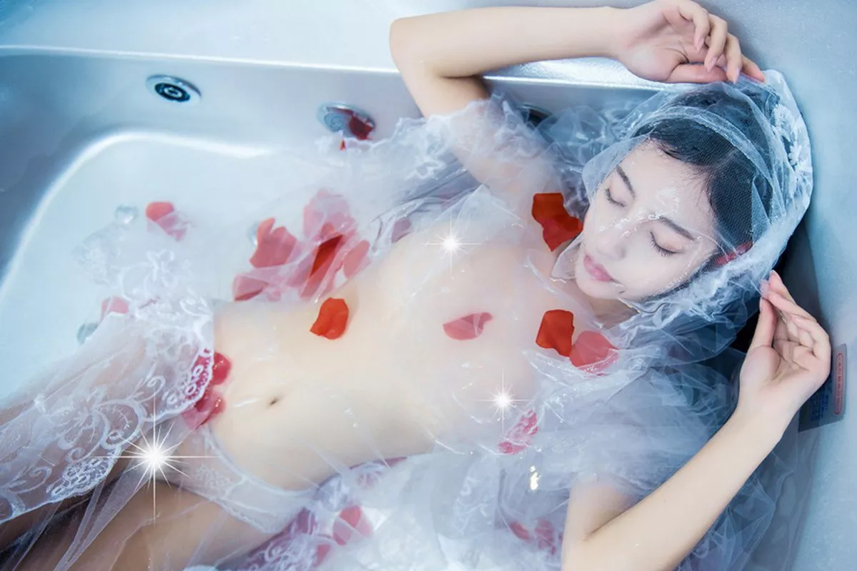 秀人集.com_[DKGirl御女郎]Vol.009_嫩模UU阿文居家大尺度浴缸里湿身透视秀诱人胴体诱惑写真51P