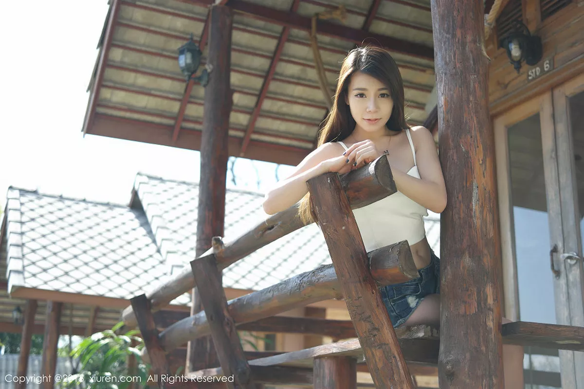 秀人集.com_[XiuRen秀人网]No.292_大胸嫩模vetiver嘉宝贝儿牛仔短裤白色上衣性感写真50P