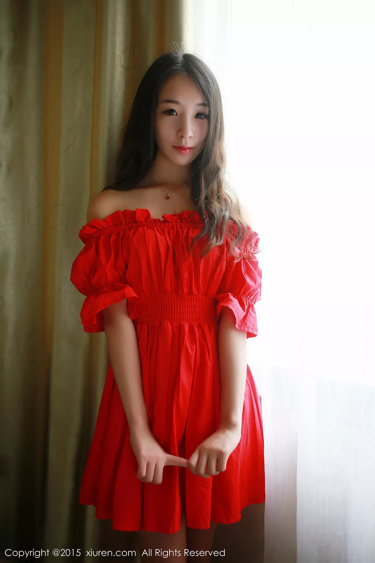 秀人集.com_[XiuRen秀人网]No.347_学生妹子梓萱Crystal抹胸连衣裙秀苗条身材性感黑丝写真60P