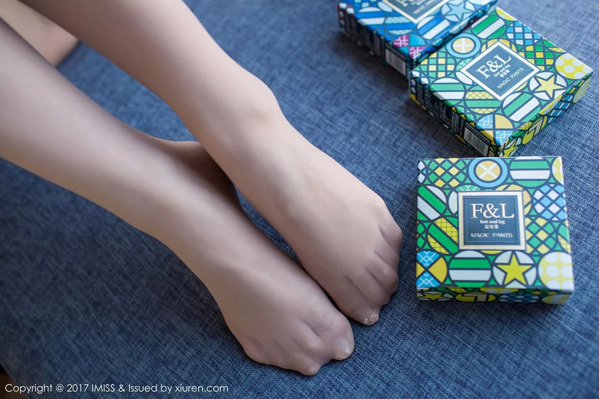 秀人集.com_[IMISS爱蜜社]Vol.146_嫩模李李七七喜喜圣诞主题小红裙纯白内衣秀完美身材写真67P