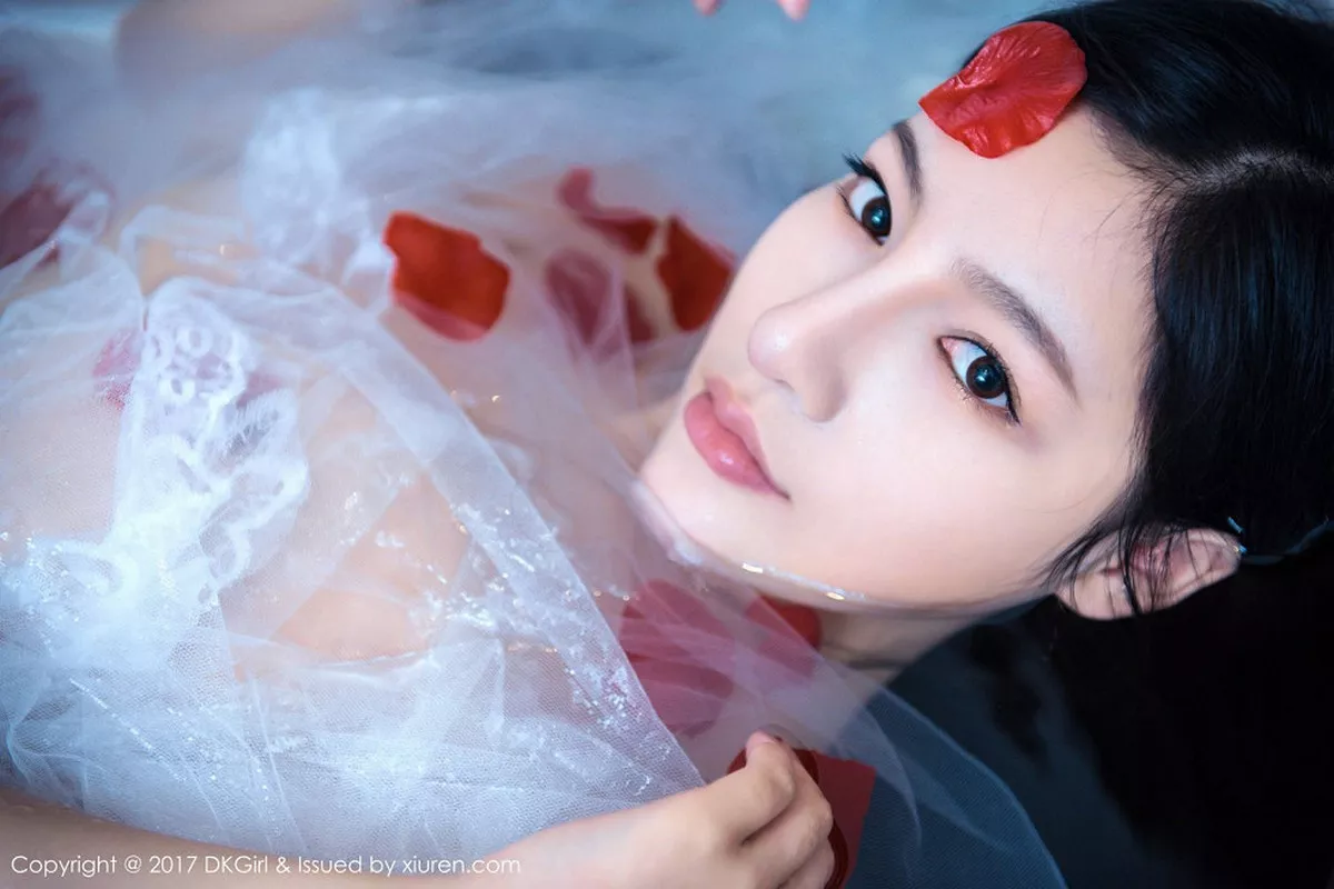 秀人集.com_[DKGirl御女郎]Vol.009_嫩模UU阿文居家大尺度浴缸里湿身透视秀诱人胴体诱惑写真51P