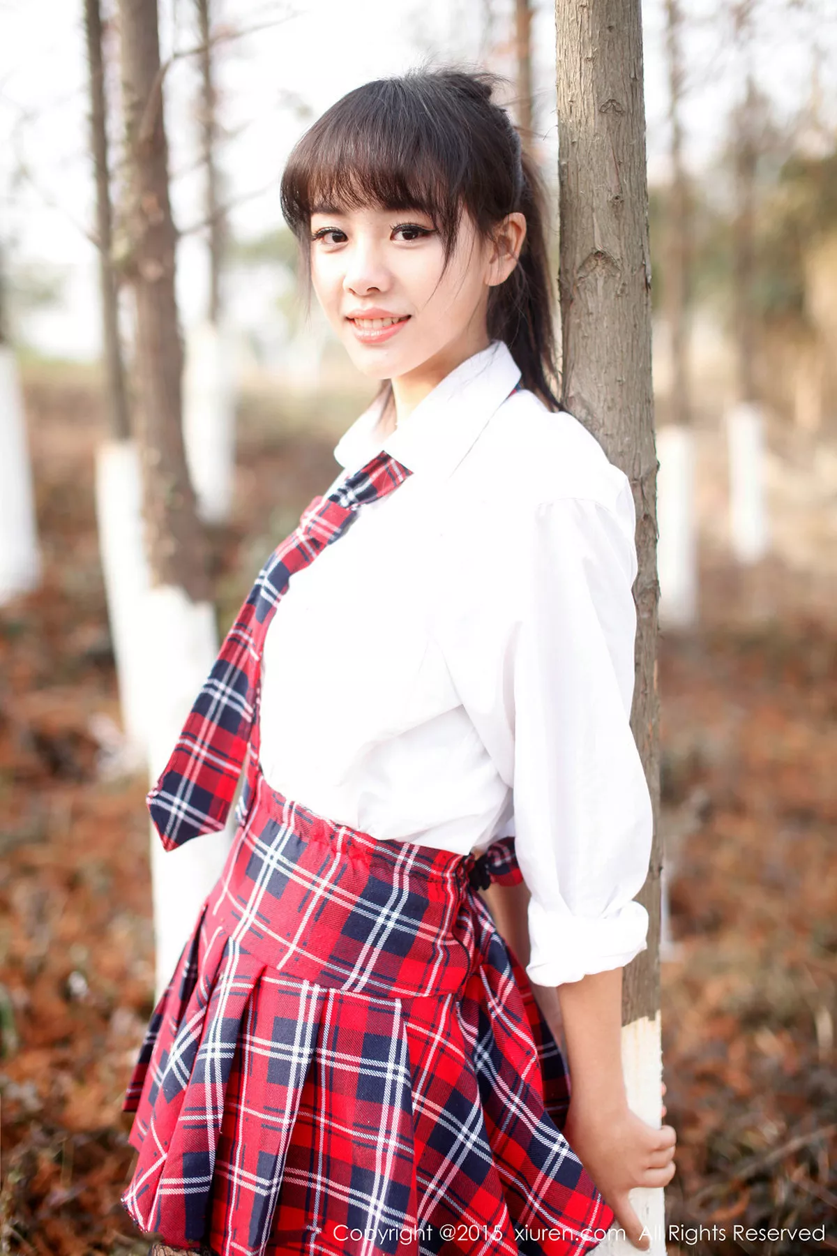 秀人集.com_[XiuRen秀人网]No.318_邻家女孩七米baby户外红色格子裙清新学生装迷人写真112P