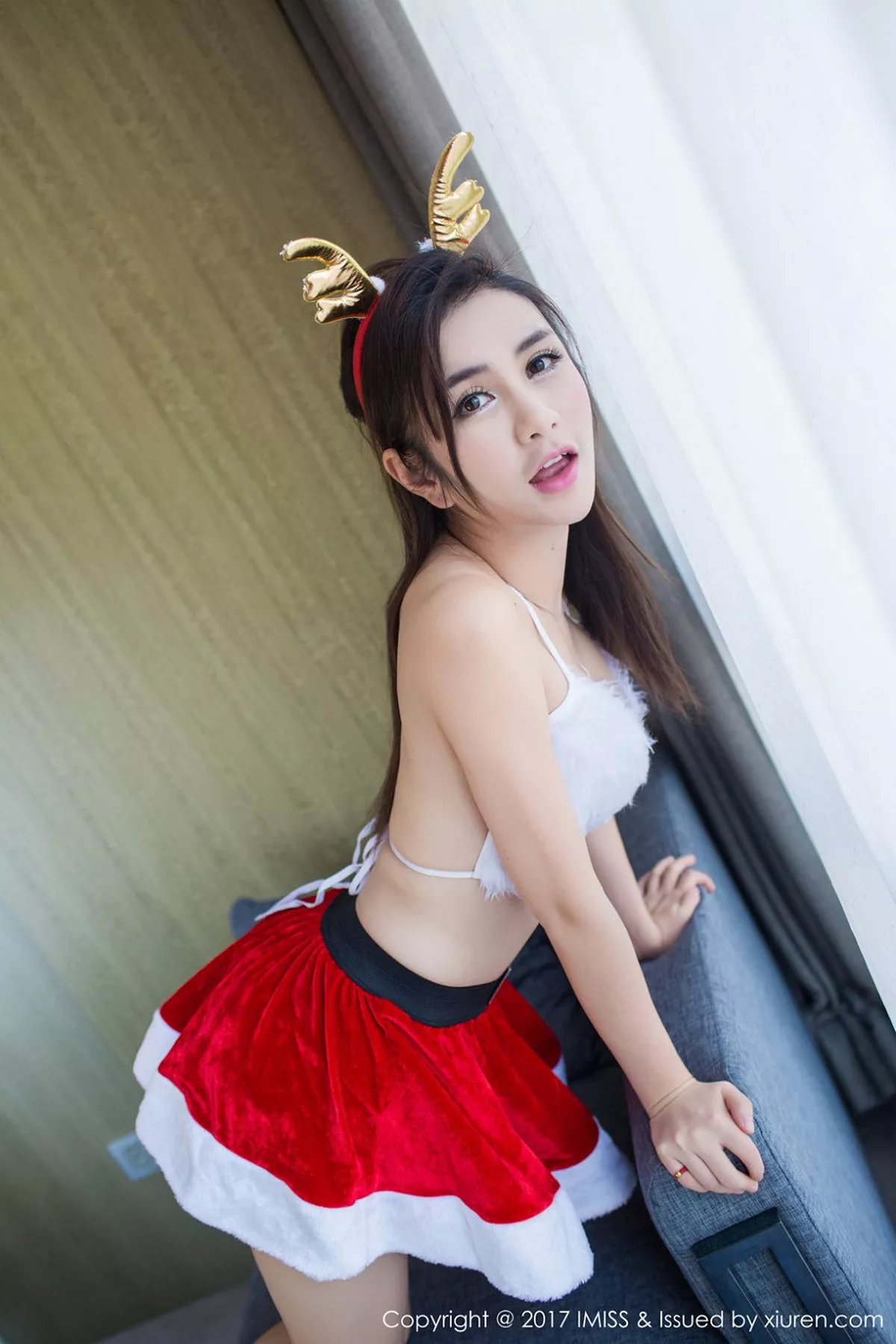 秀人集.com_[IMISS爱蜜社]Vol.146_嫩模李李七七喜喜圣诞主题小红裙纯白内衣秀完美身材写真67P